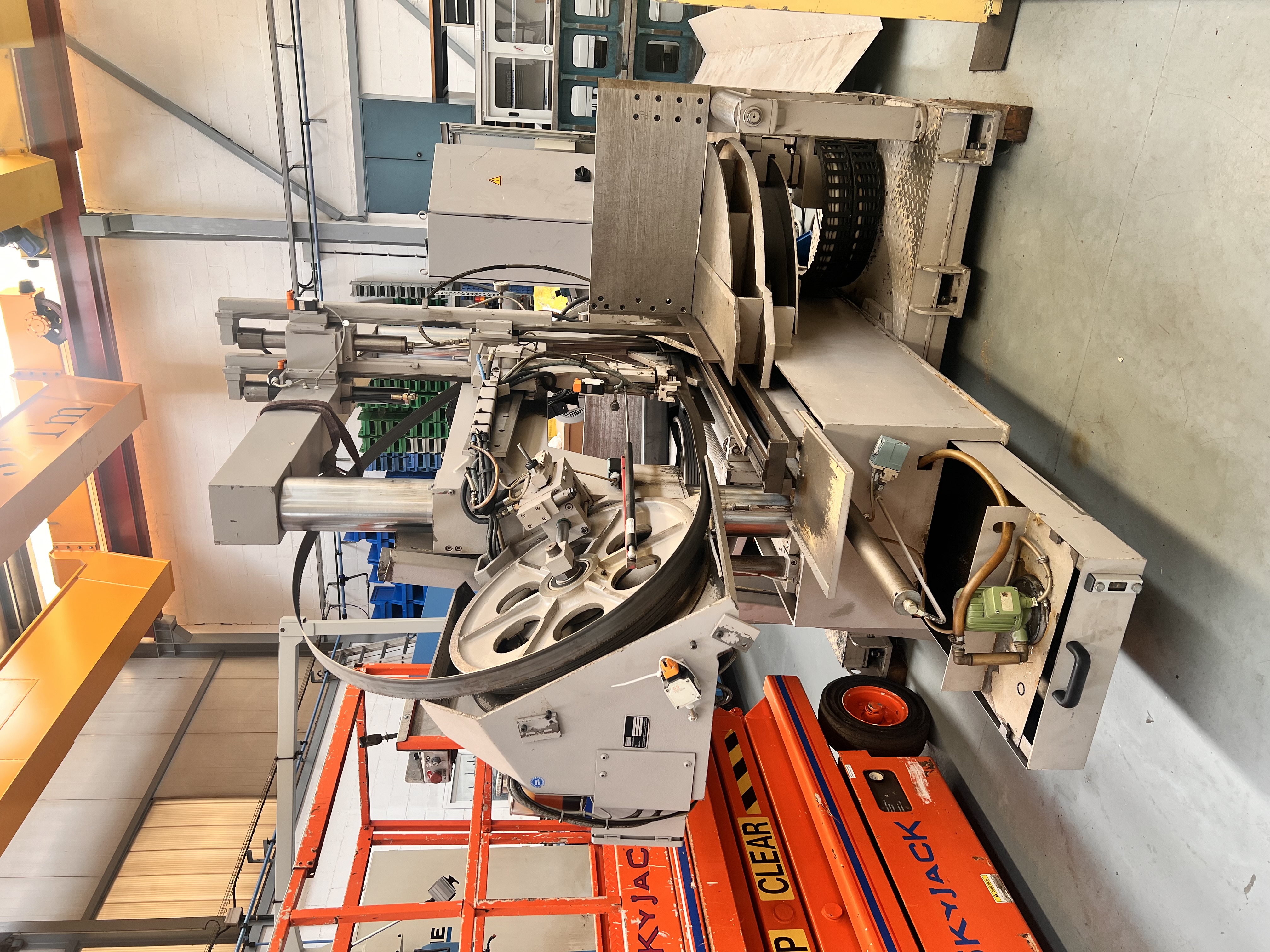 Scie à ruban pour métal BEHRINGER HBP430/854GNC