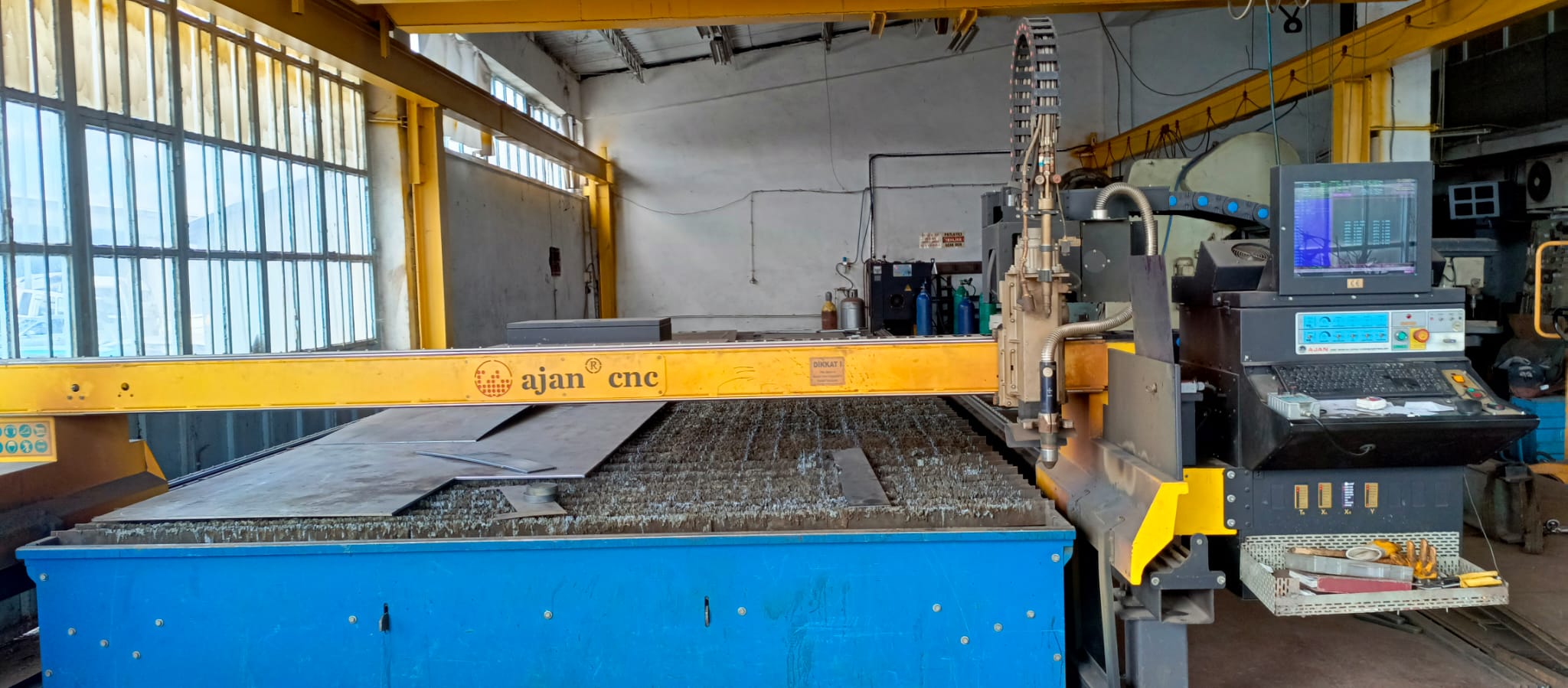 Machine de découpe plasma / gaz Ajan 3000x12000