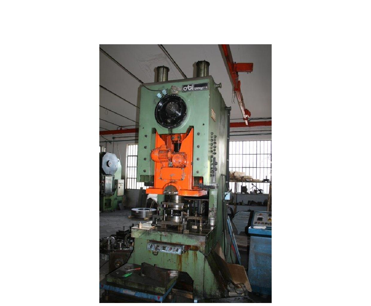 Presse excentrique OTI 250 TON