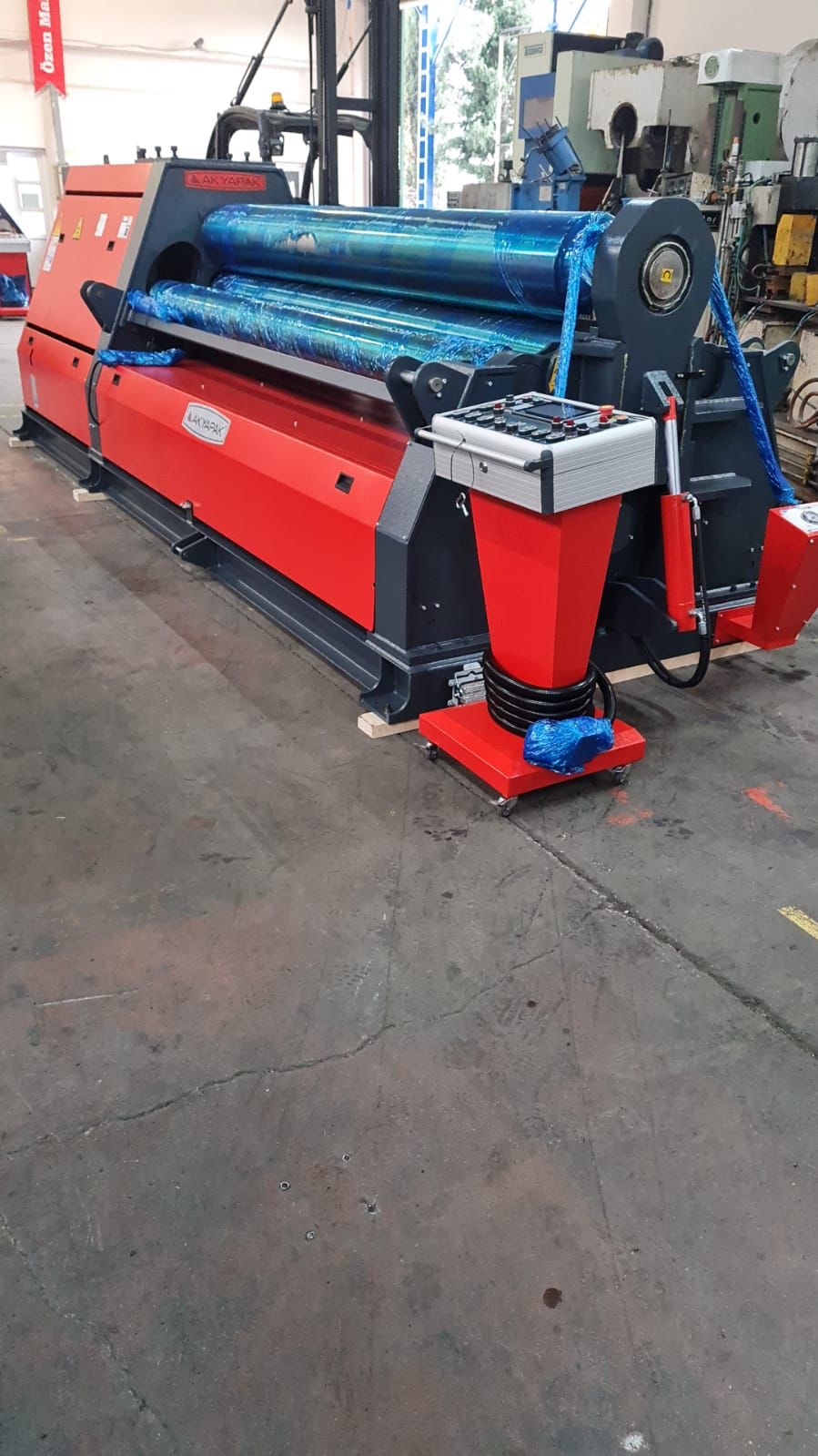 Rouleuse à 4 rouleaux Akyapak AHS 30/13-16