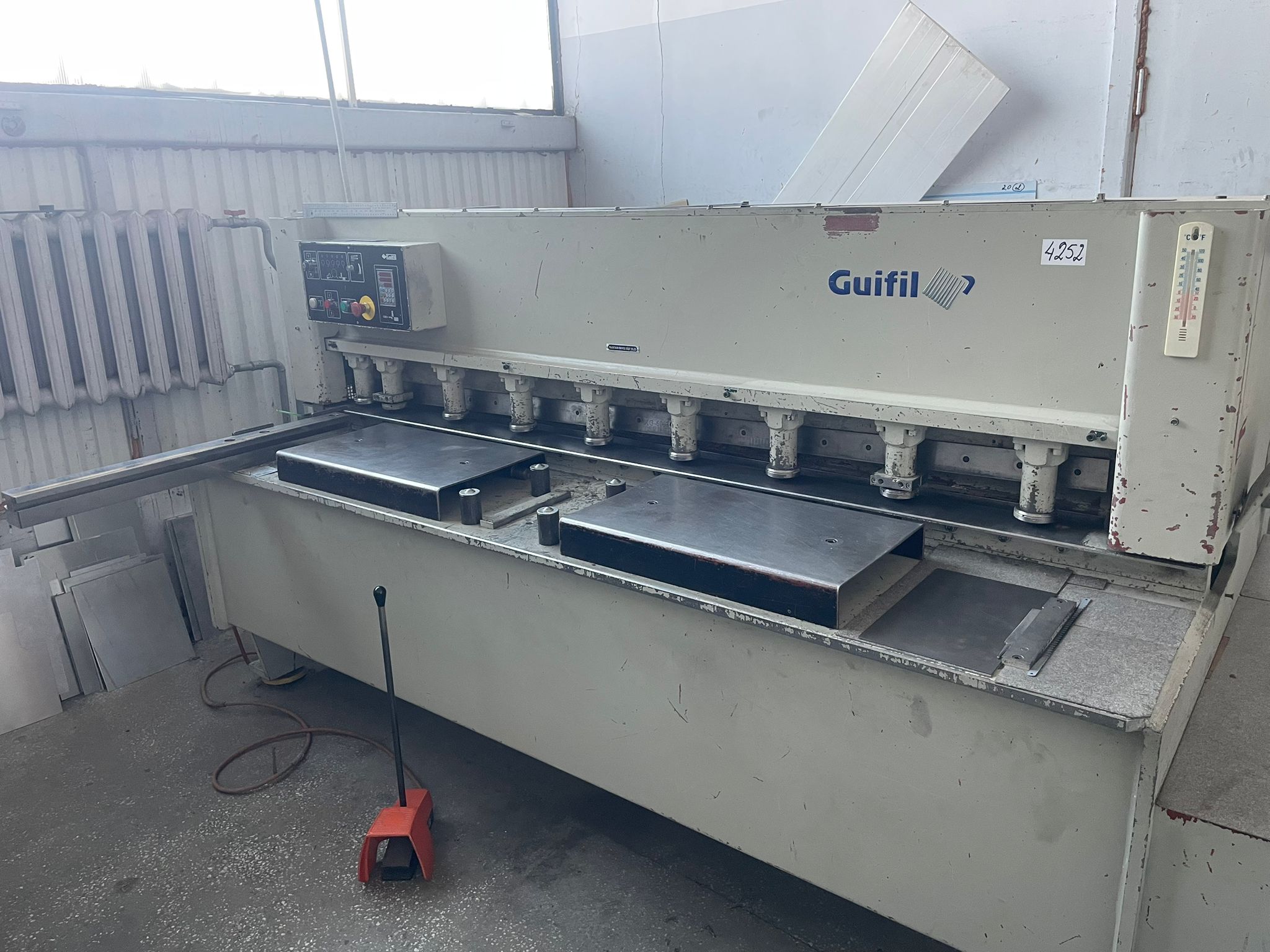 Cisaille guillotine hydraulique GUIFIL GHL 420