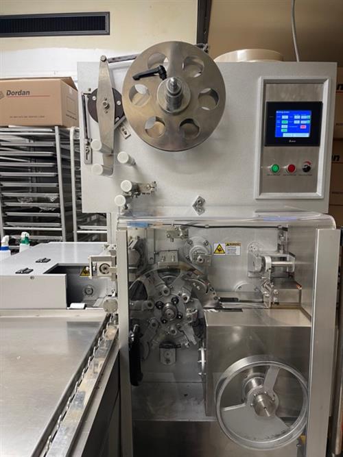 Machine d'emballage à pliage Loynds FW500 pour bonbons préformés