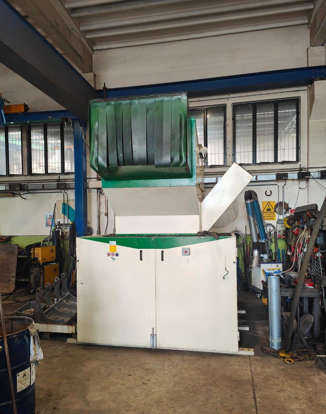 Broyeur de plastique ADLER BUZZI AD 120 remis à neuf