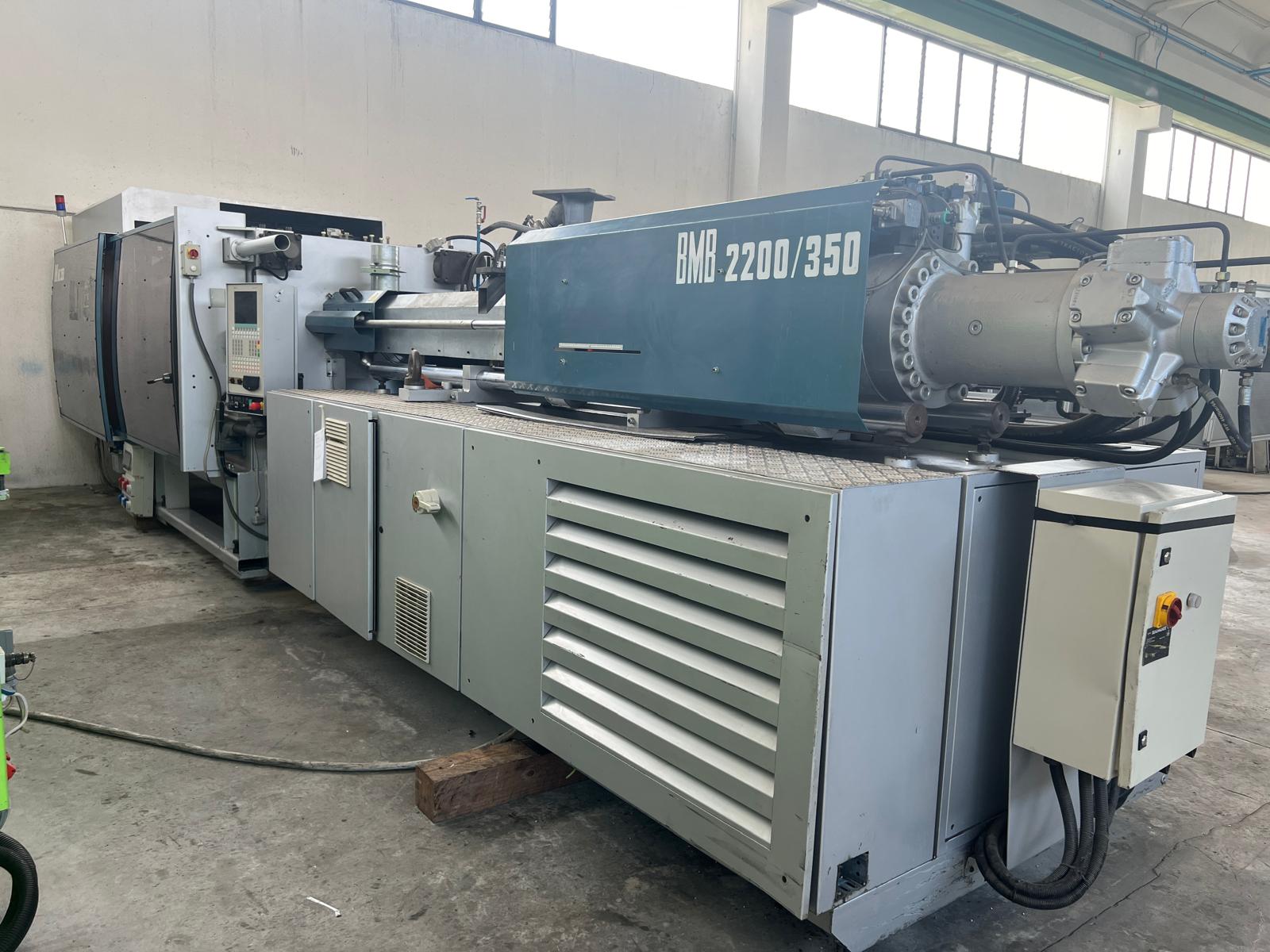 Presse à injecter BMB MC 350-2200 Bonne affaire
