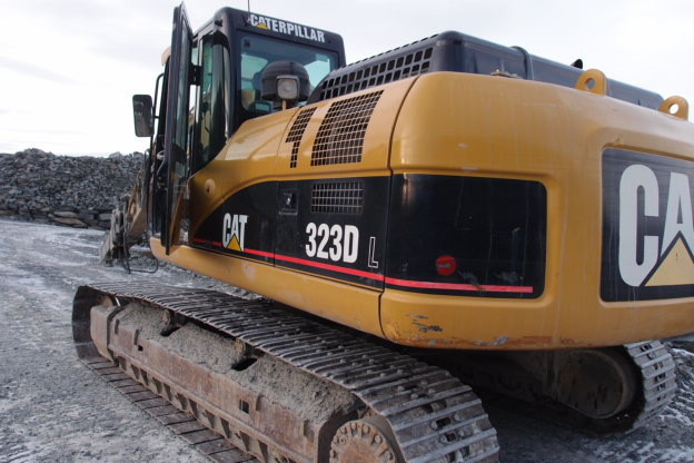 Excavateur CAT 323DLC