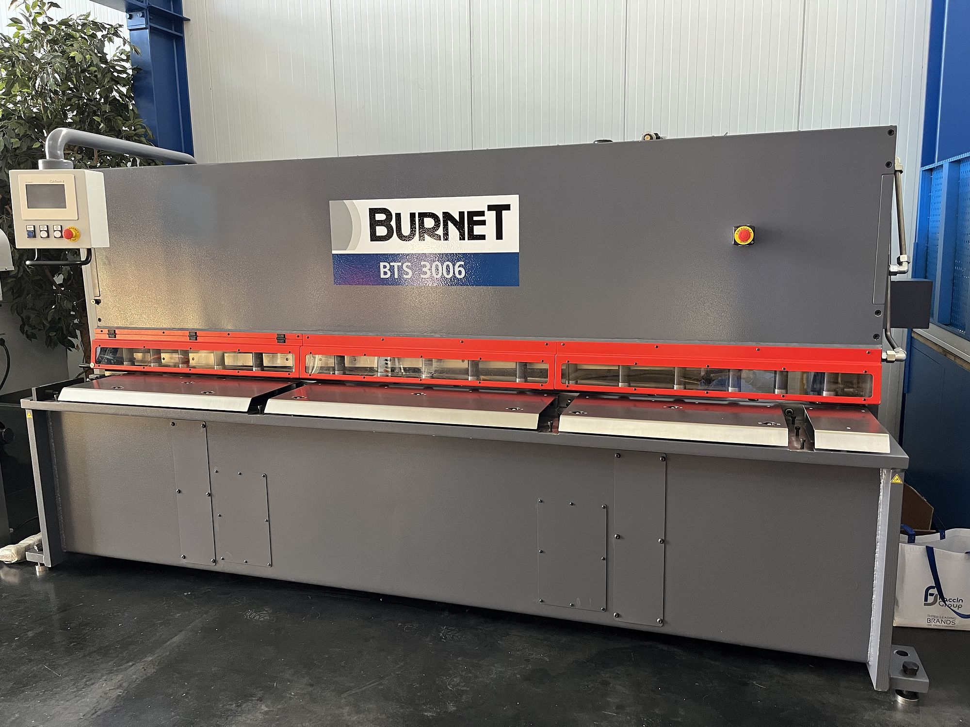 Cisaille guillotine hydraulique BURNET BTS3006