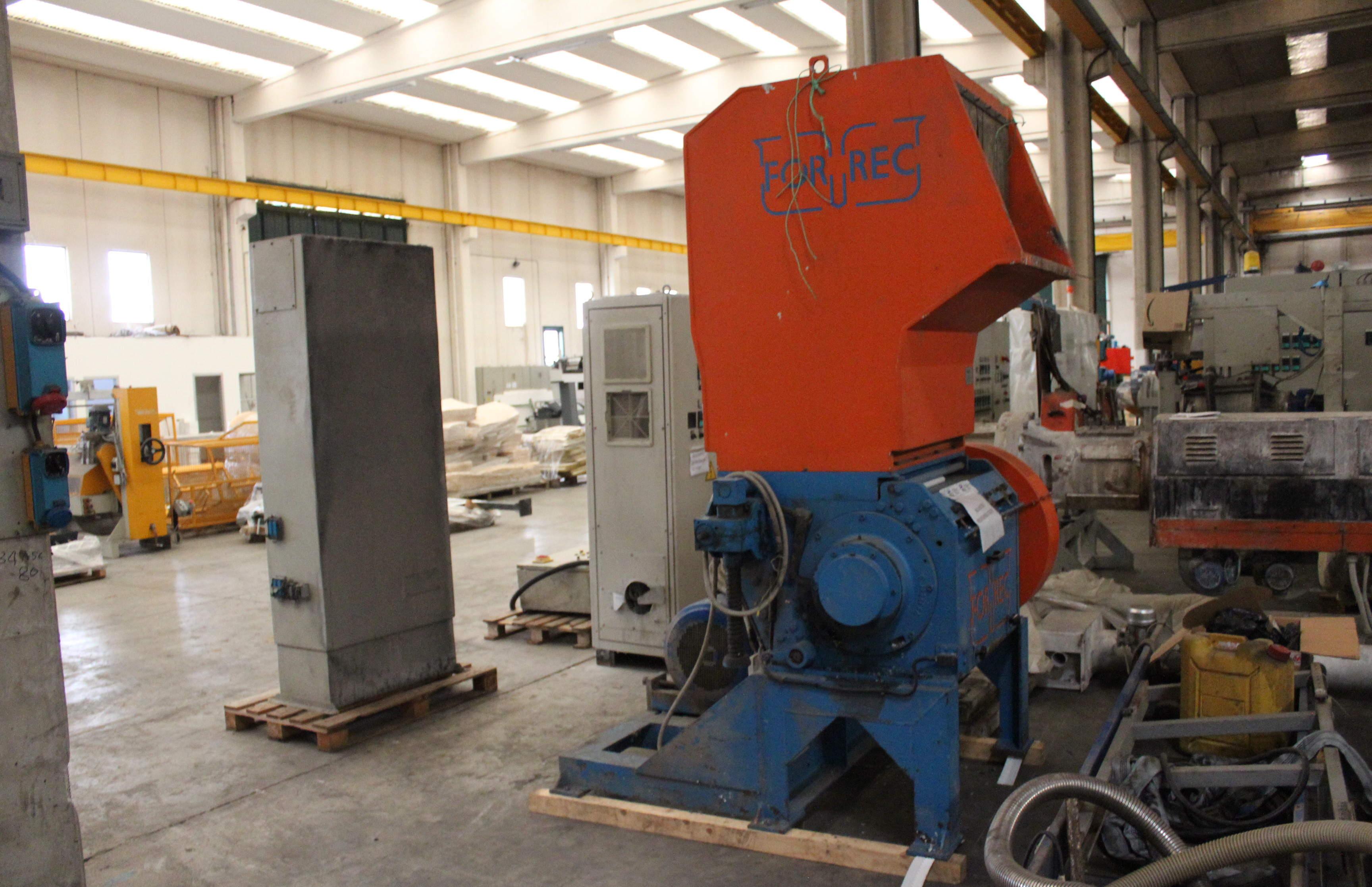 Machine de recyclage plastique TRIA 80-49/DN