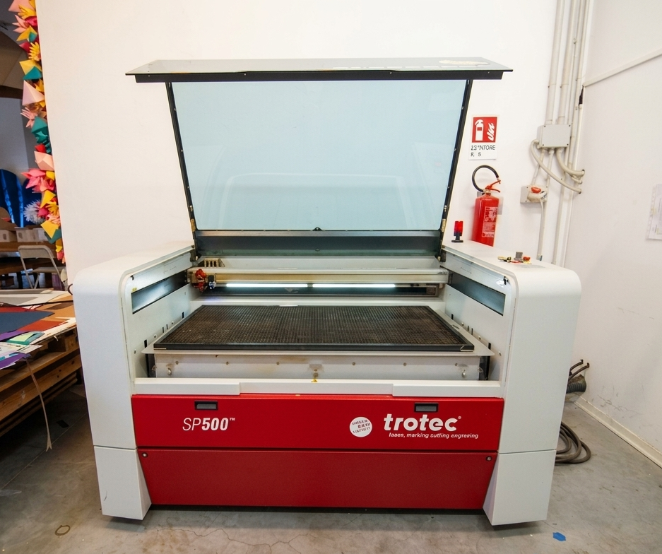 TROTEC Laser Gmbh SP500 200Watt TROTEC SP500 200W Laser CO2 Découpeur – SEULEMENT 1 550 Heures – Pack Premium Complet avec Vision & Pro Extractor Hot deal