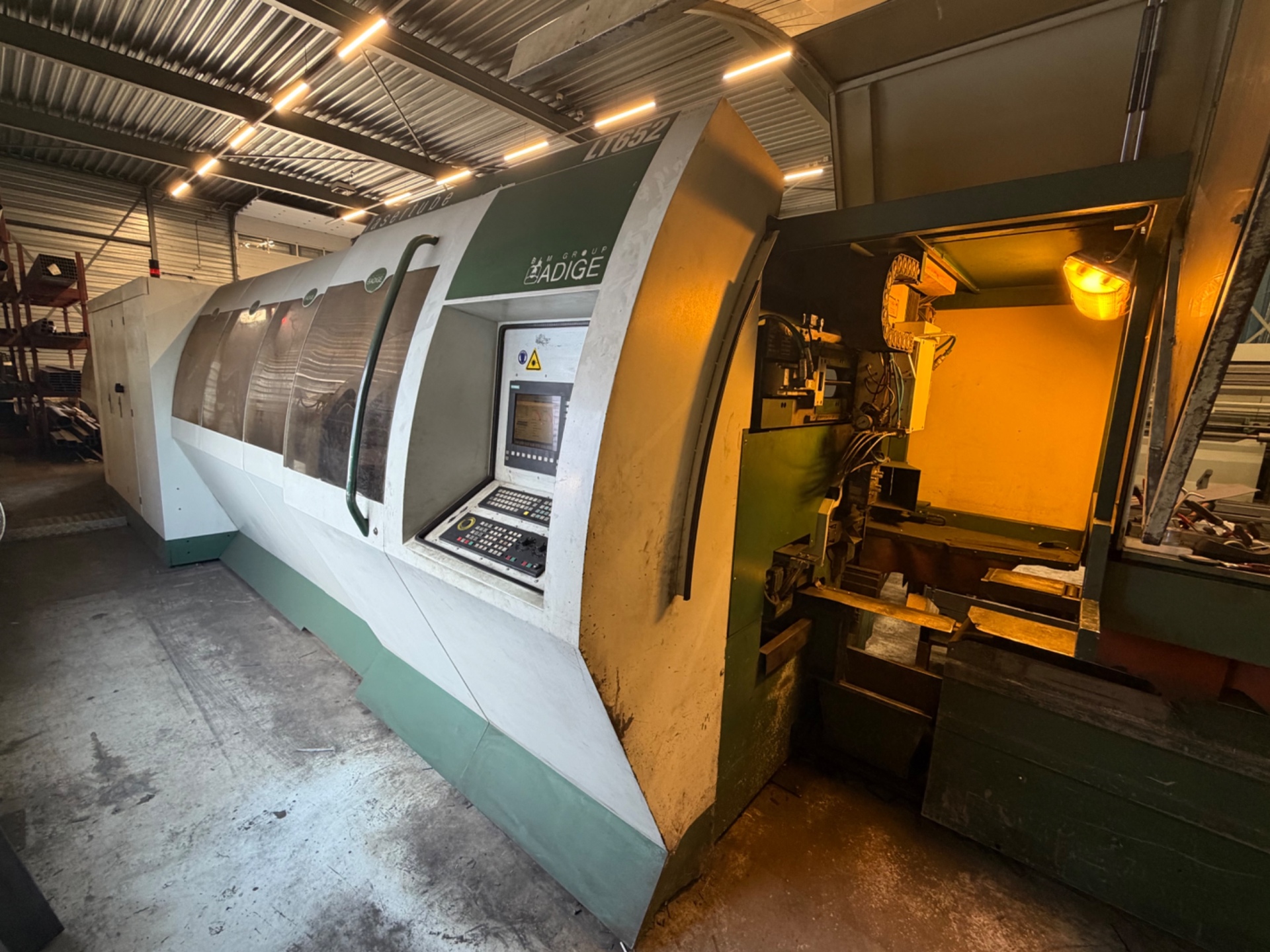 Machine de découpe laser ADIGE LT652