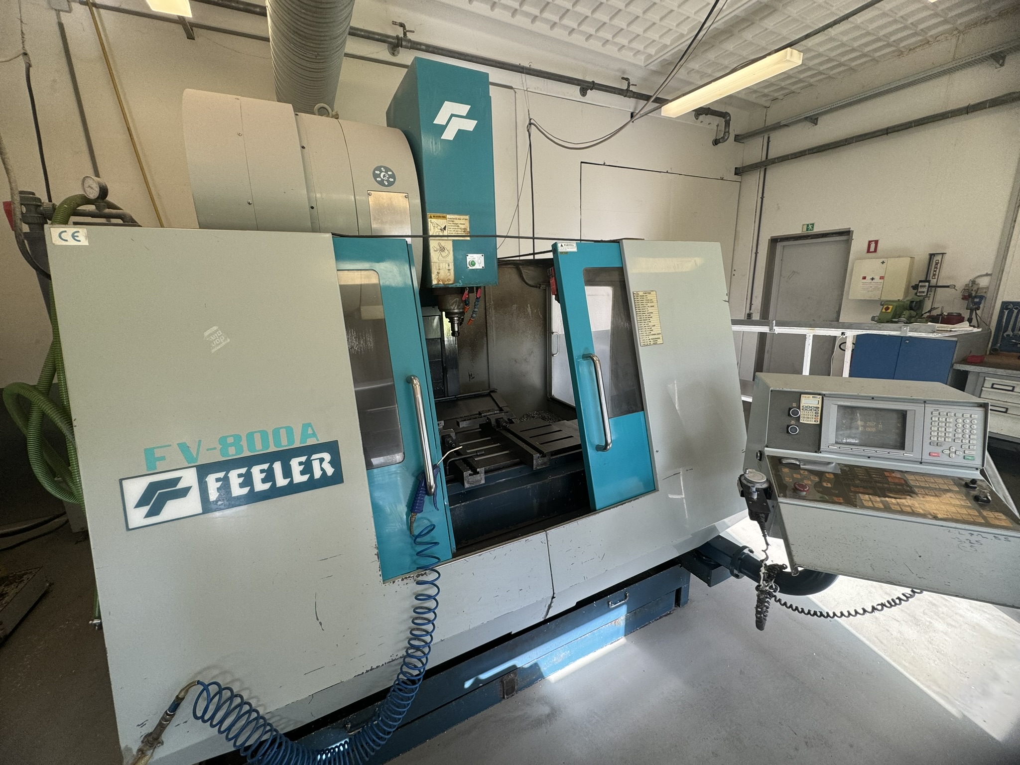 Centre d'usinage vertical Feeler FV 800A