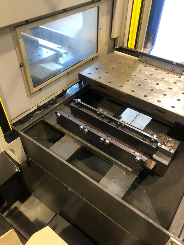 Centre d'usinage vertical Hitachi Seiki VM 40 III Bonne affaire