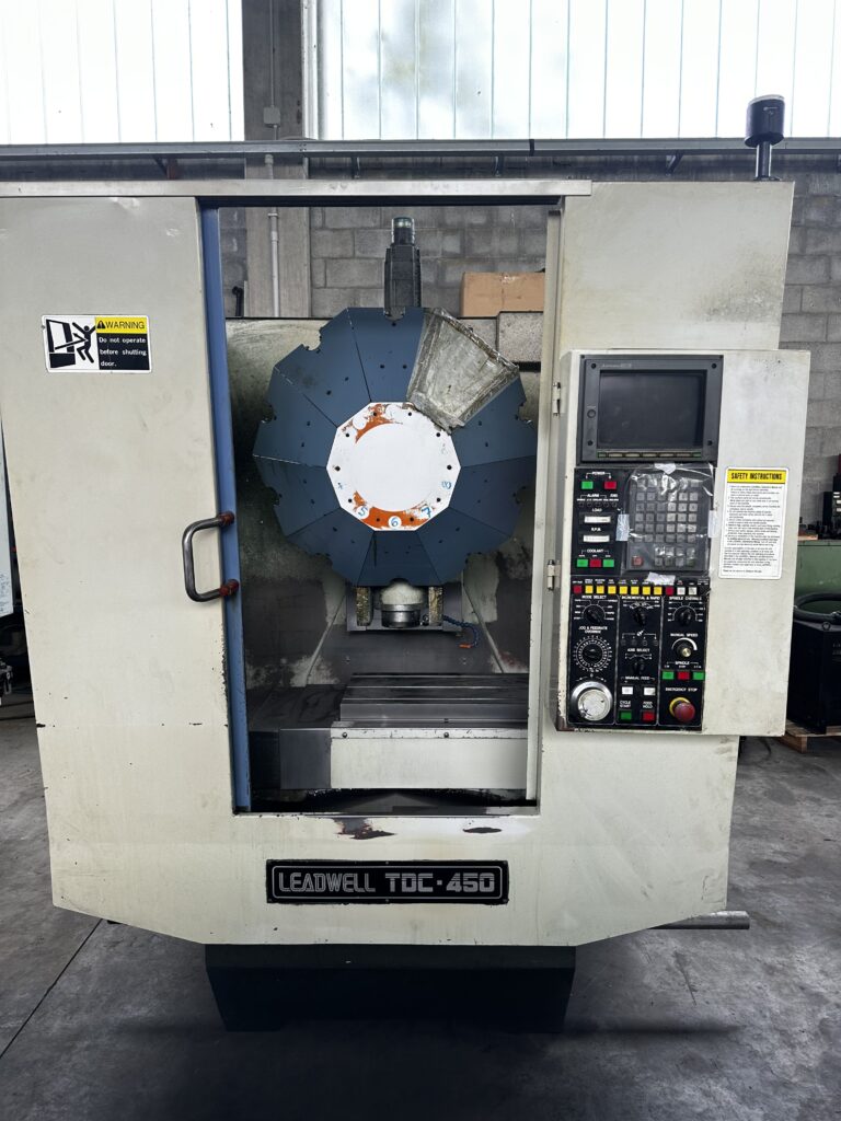 Centre d'usinage vertical LEADWELL TDC 450 d'occasion