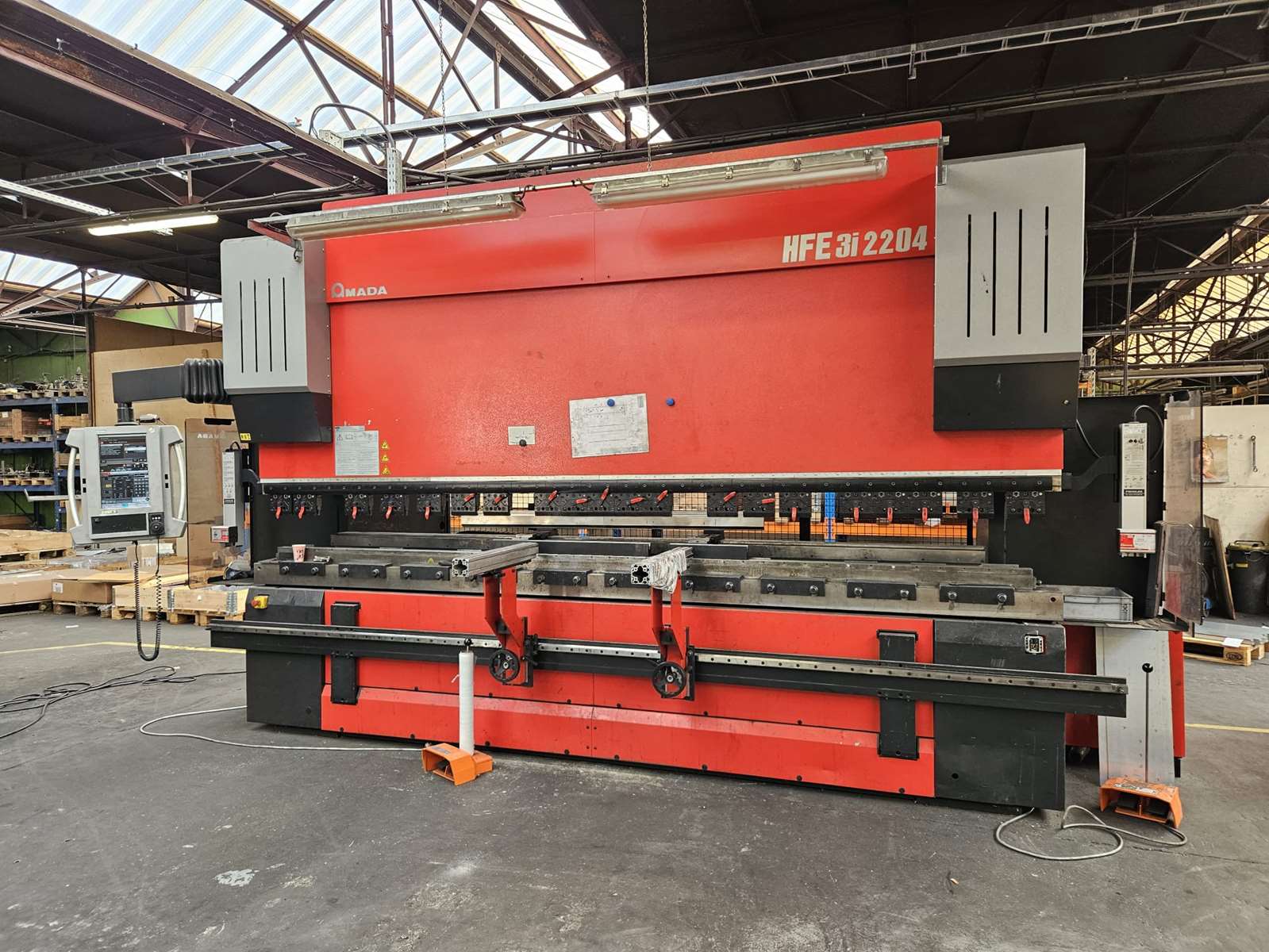 Presse plieuse AMADA HFE 3I 2204