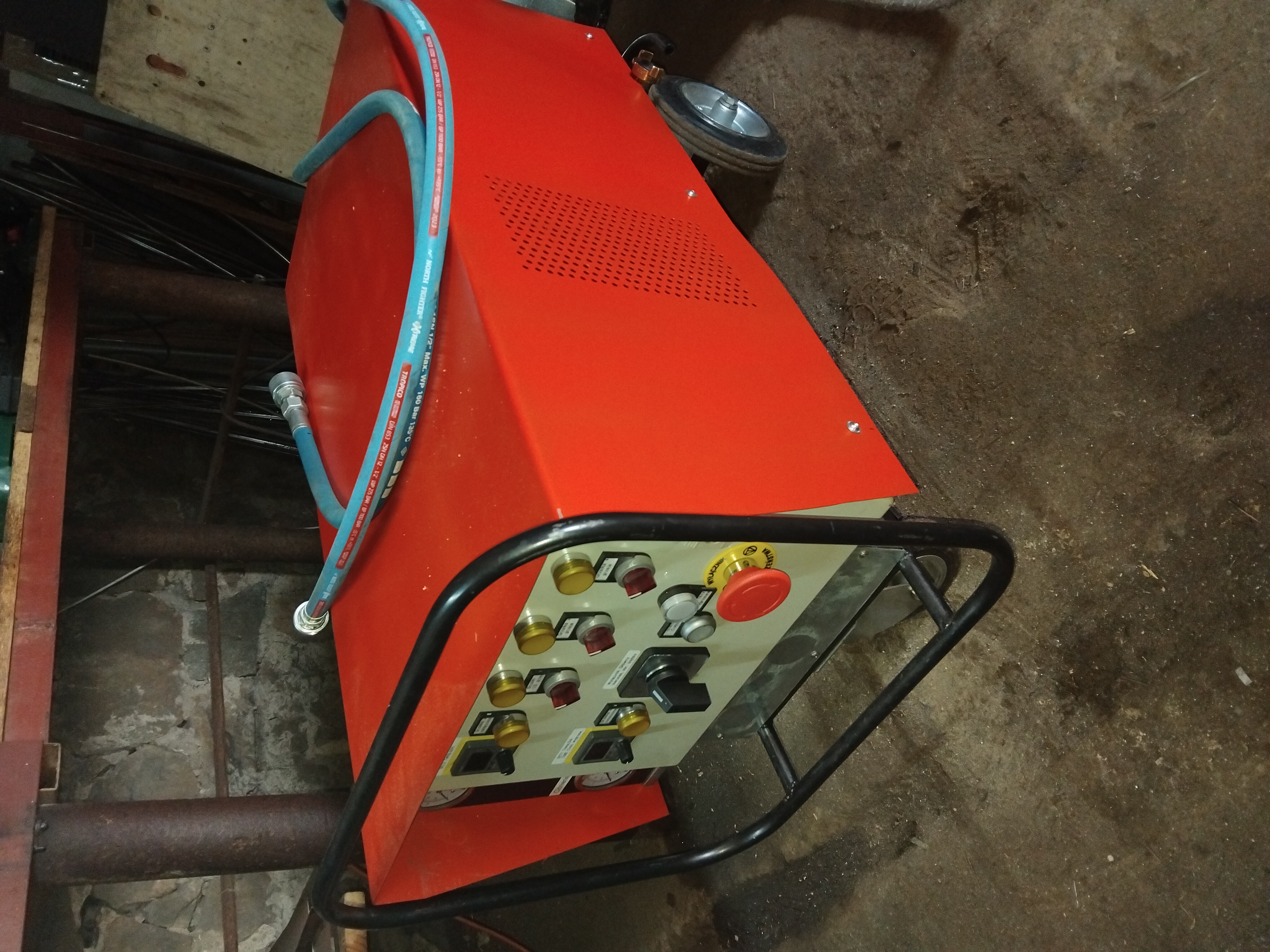 Machine de transformation du caoutchouc X X