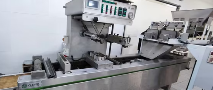 Thermoformeuse pour plaques Clever 2-channel scale