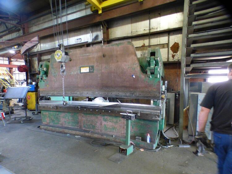 Presse plieuse Accurpress 732014 - 320 Ton x 14 Ft Press Brake