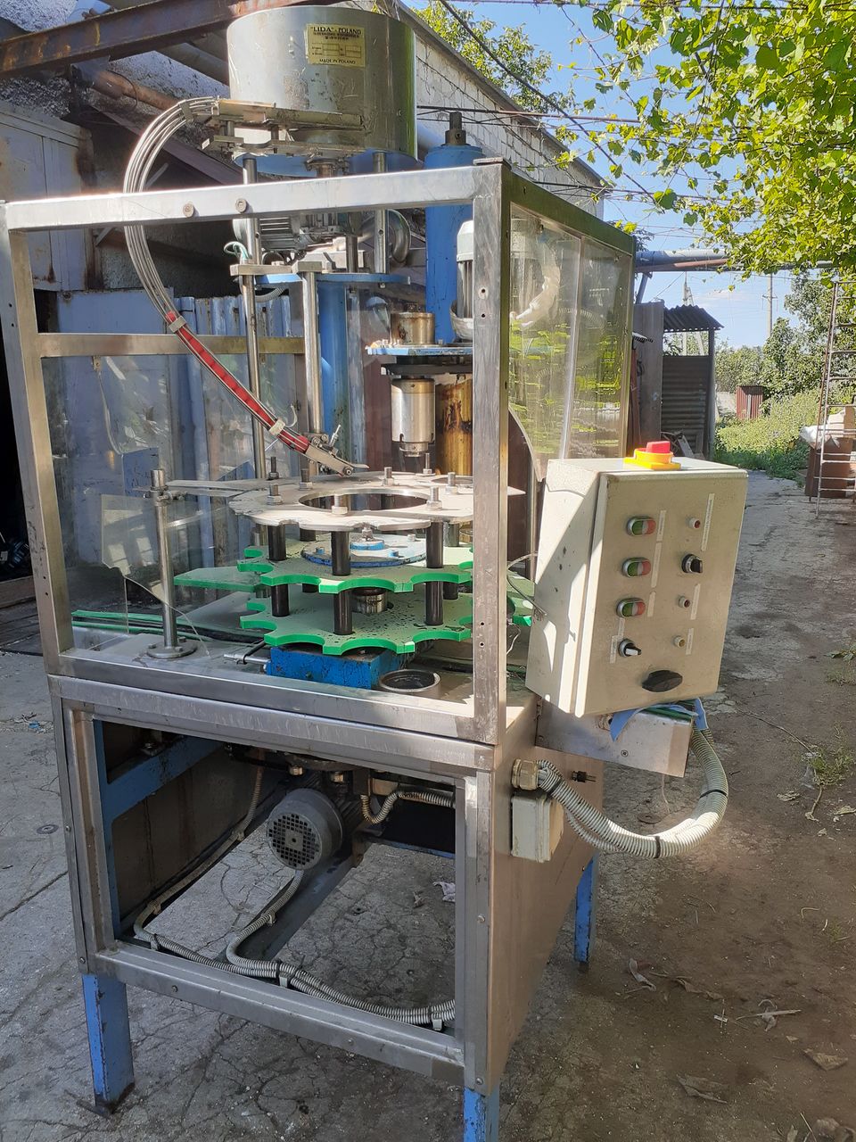 Capsuleuse capping machine for PET