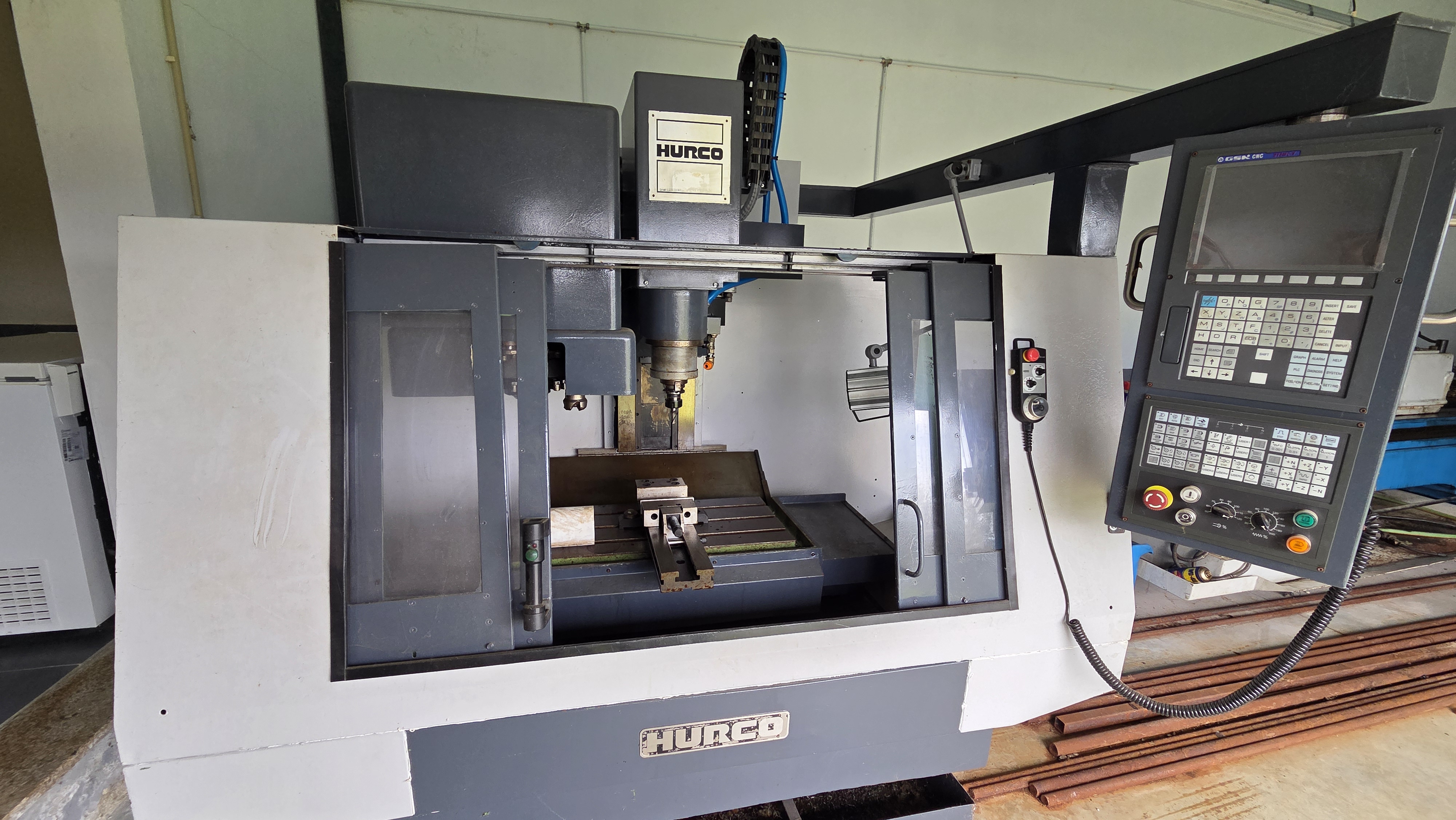 Centre d'usinage vertical CNC Hurco Europe Limited / Hurco Controls Limited