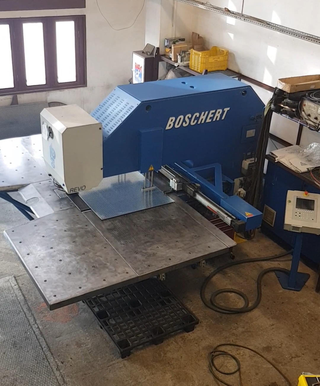 Poinçonneuse à cnc BOSCHERT EL 1000 x 2000 CNC Z REVO