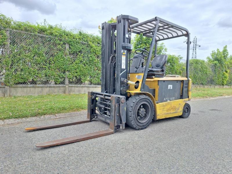 Chariot élévateur diesel Caterpillar EP30K