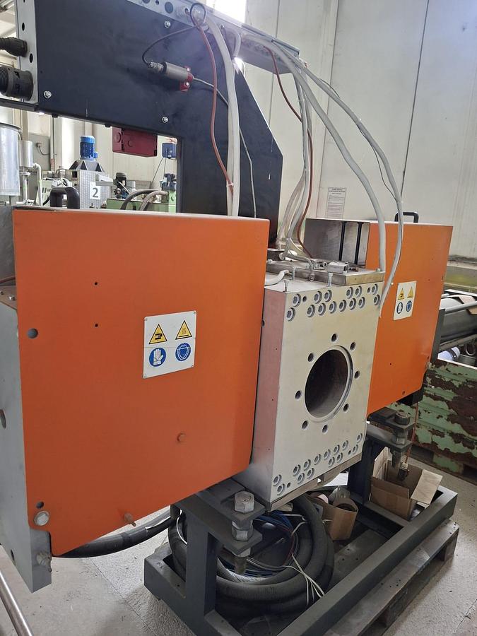 Machine de recyclage plastique BD PLAST SCREENCHANGER 300mm.