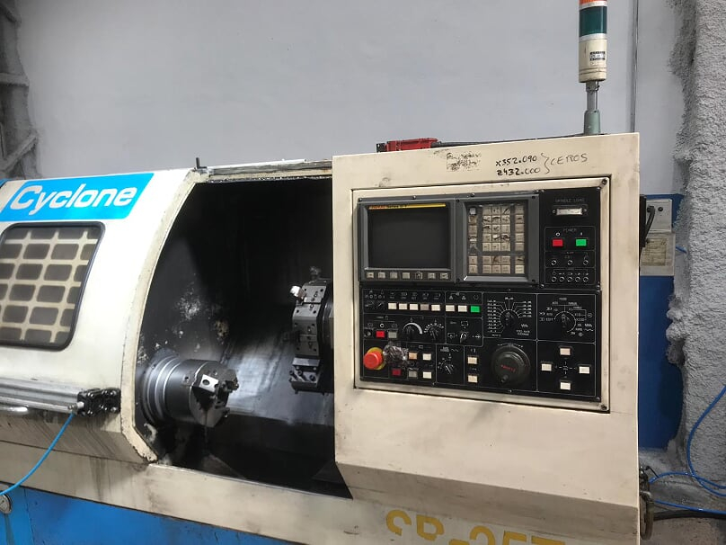 Tour cnc avec outils fixes CYCLONE SB 25T8 d'occasion