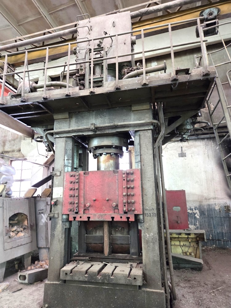 630 tonnes Presse de Feuilles Découpage Hydraulique Dnepropress PB7738