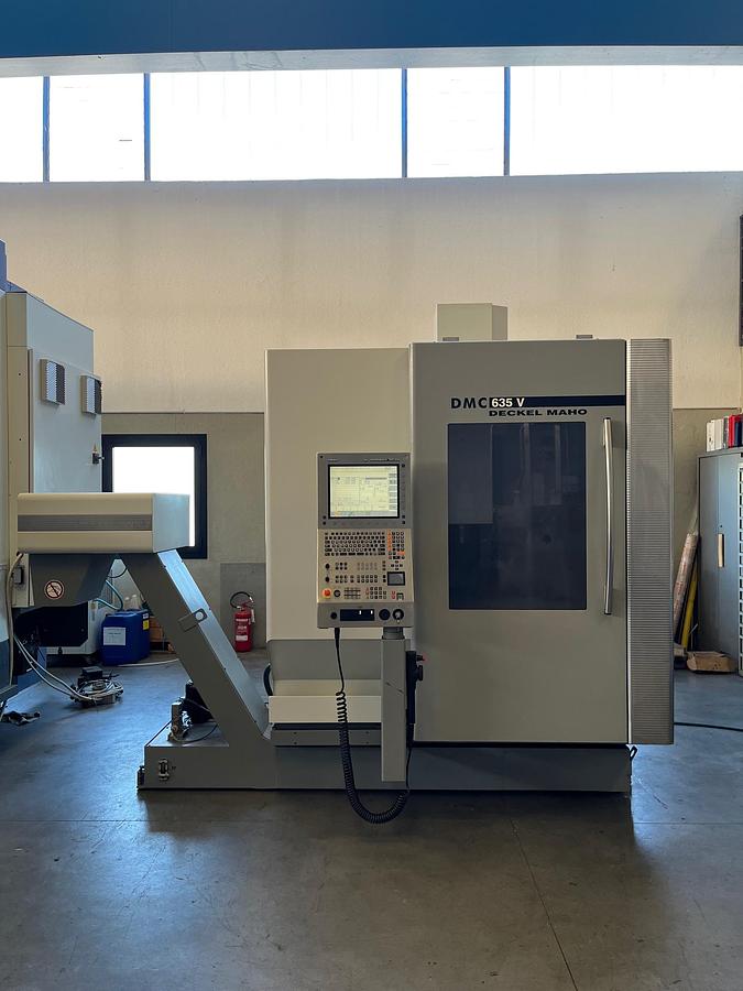 Centre d'usinage vertical DECKEL DMC 635 V d'occasion