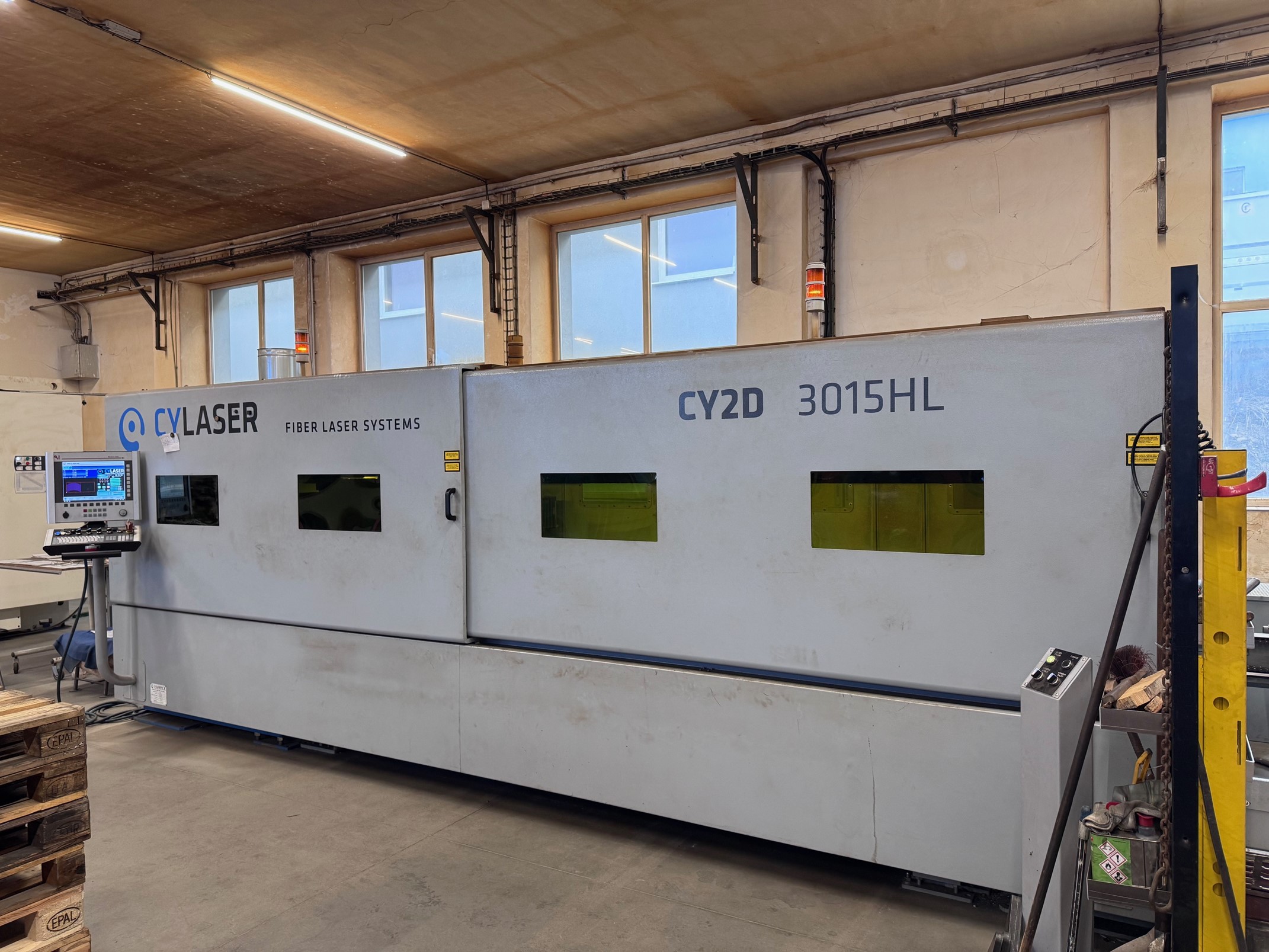 Machine de découpe laser Cy Laser CY2D40HL3015 Faible nombre d'heures