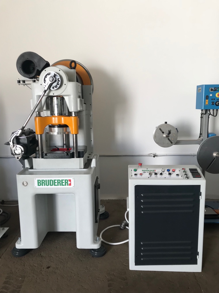 Presse à estamper Bruderer BSTA 30