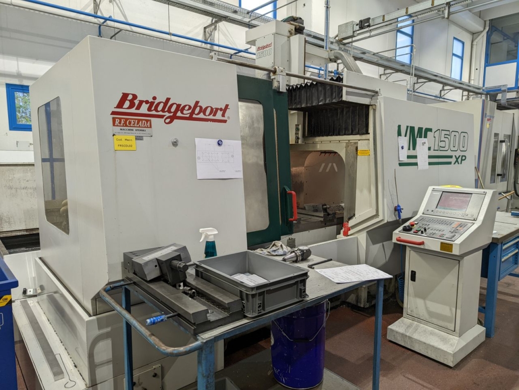 Centre d'usinage vertical BRIDGEPORT VMC 1500 d'occasion