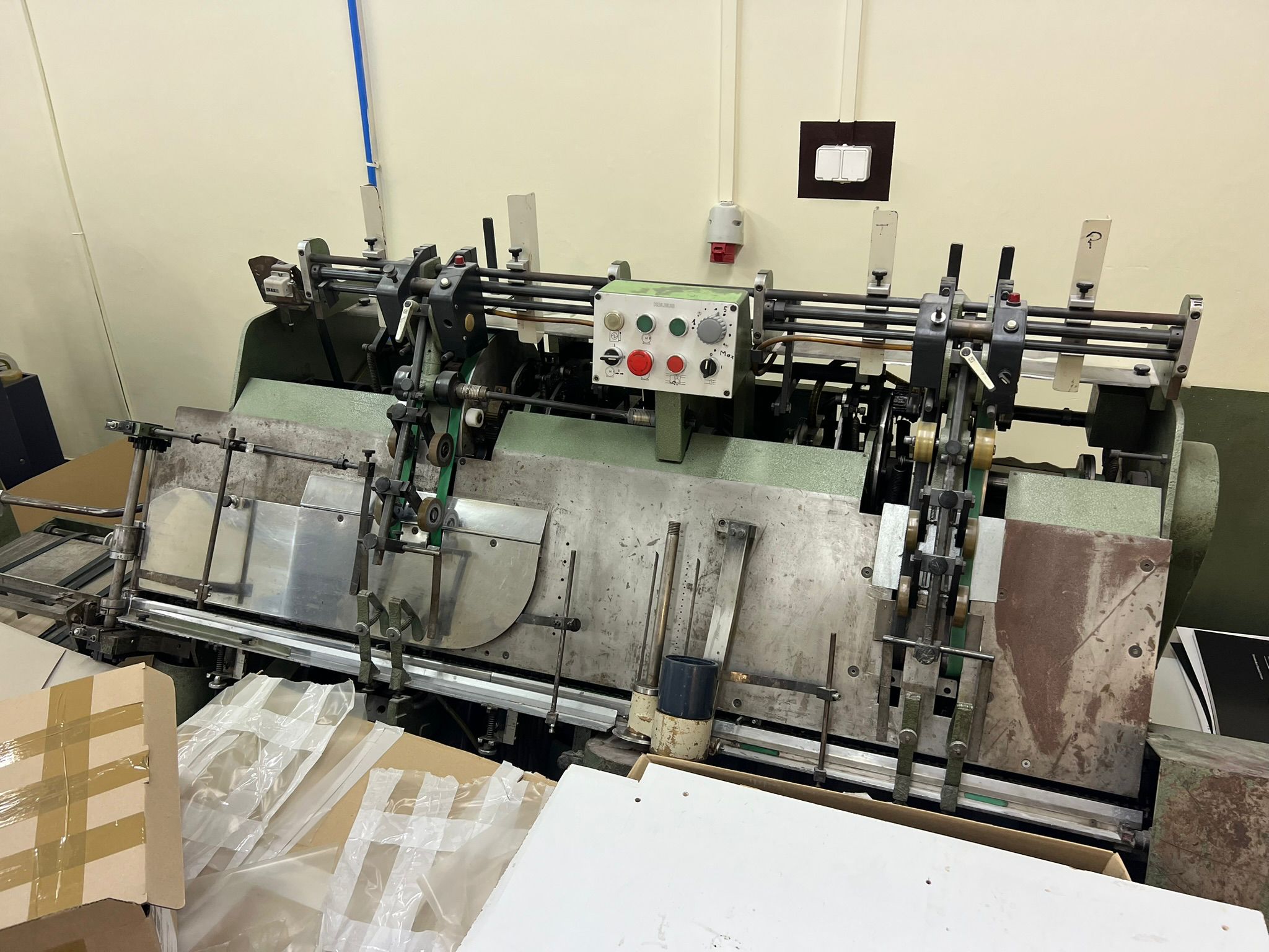 Encarteuse piqueuse Kolbus KB400 Bonne affaire