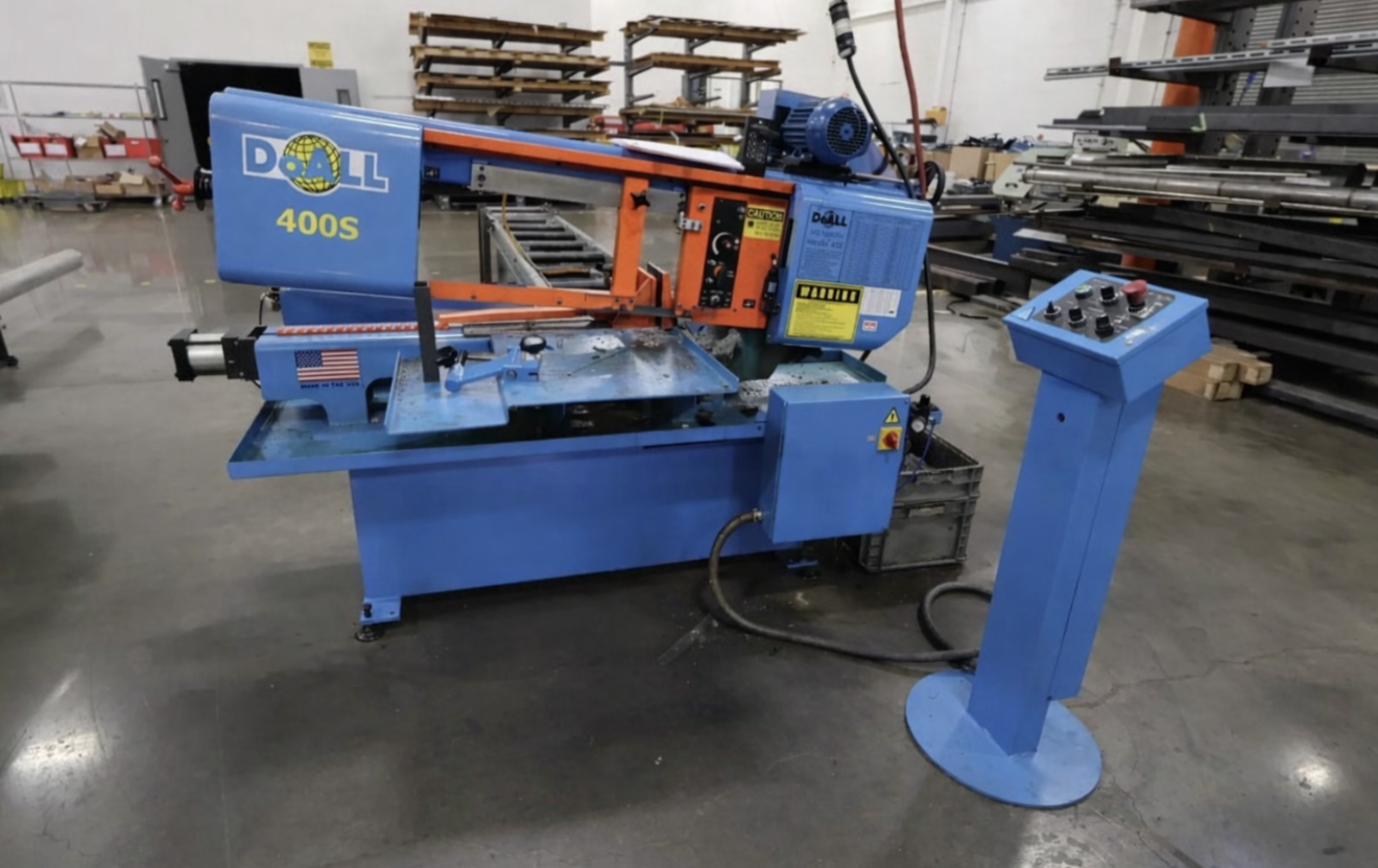 Scie à ruban pour le bois DoALL 400S Horizontal Band Saw with 10' Conveyor