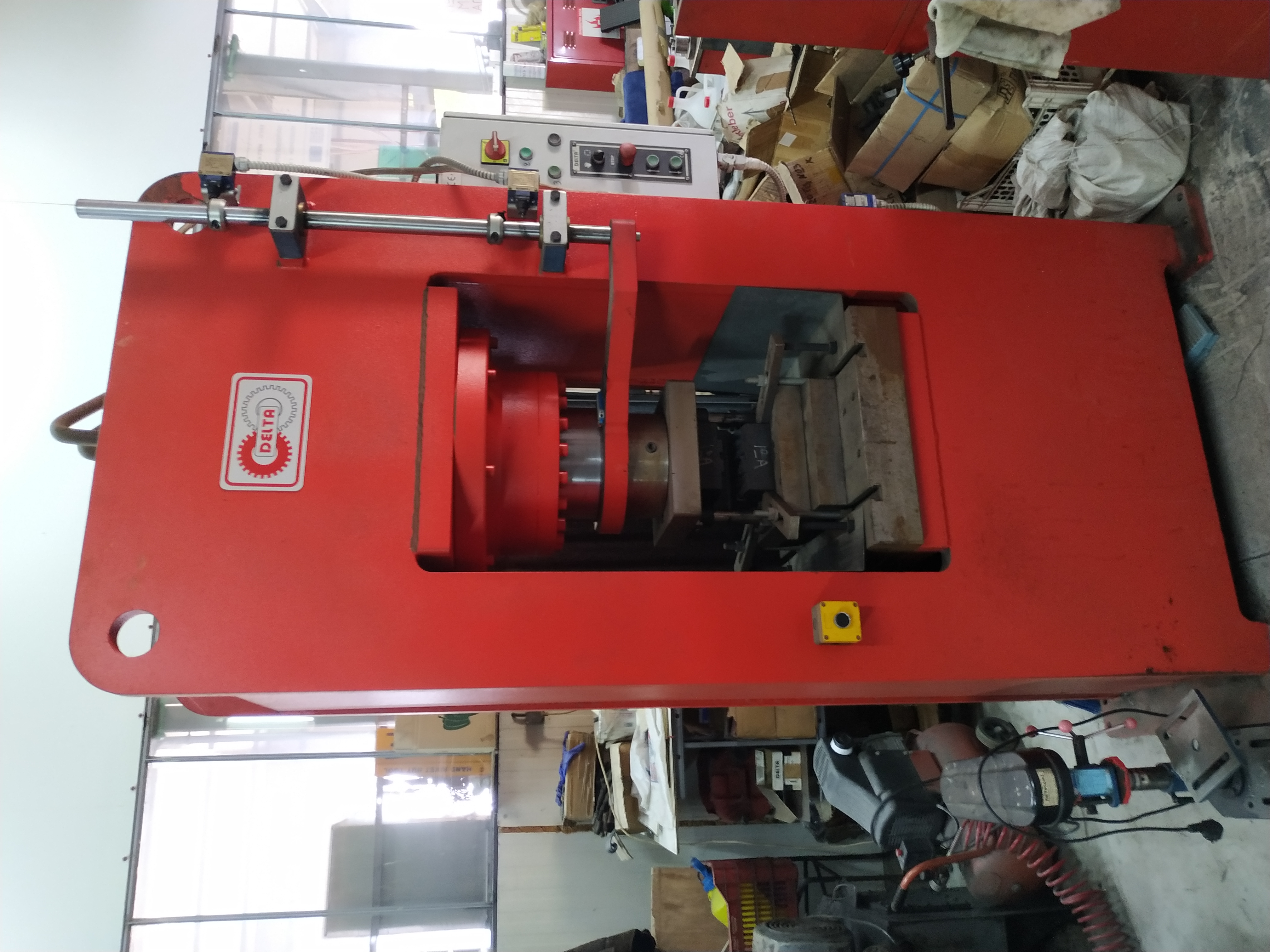 Presse hydraulique DELTA 150T