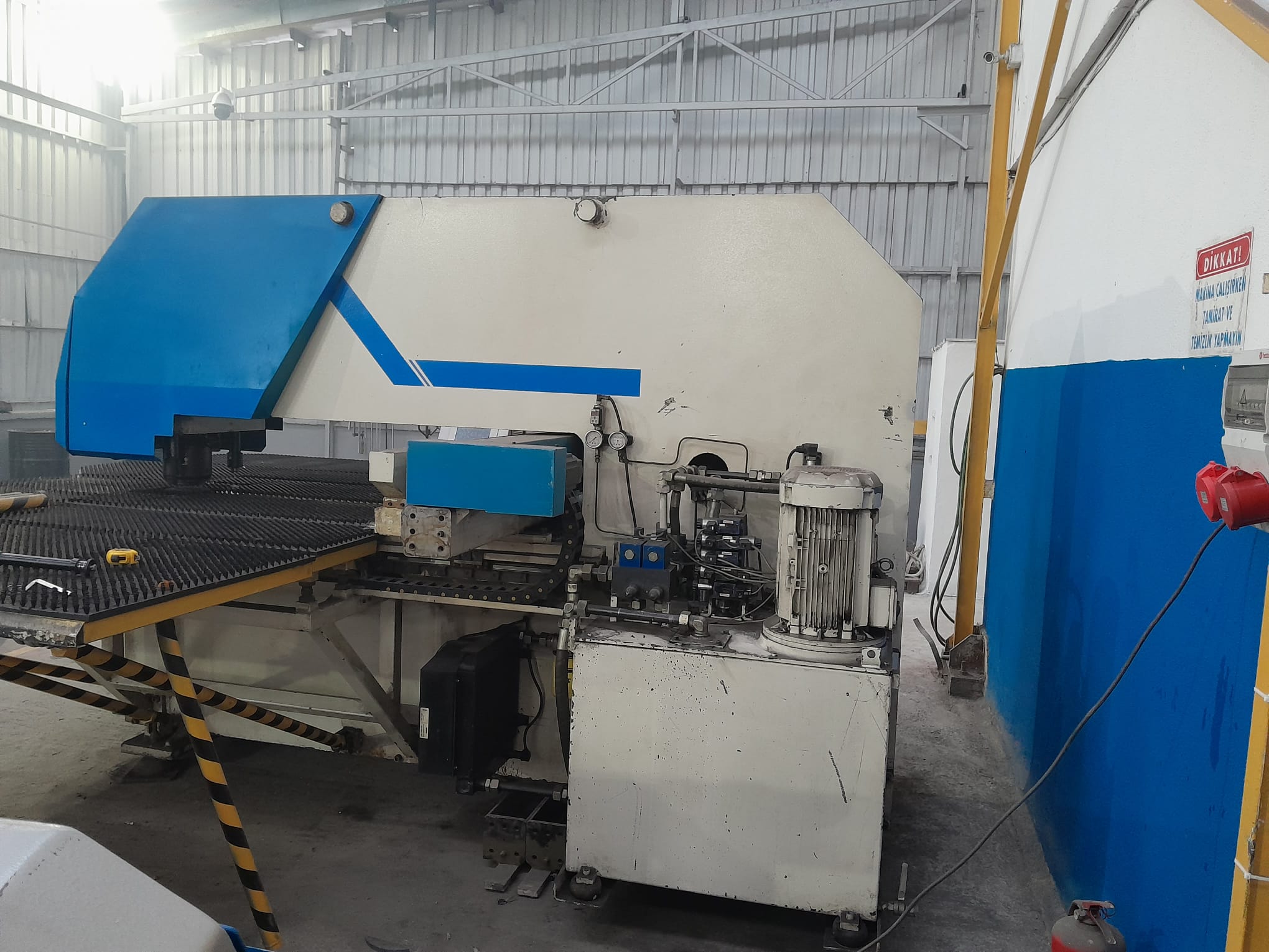 Poinçonneuse à cnc Ermak EPP-1270-30