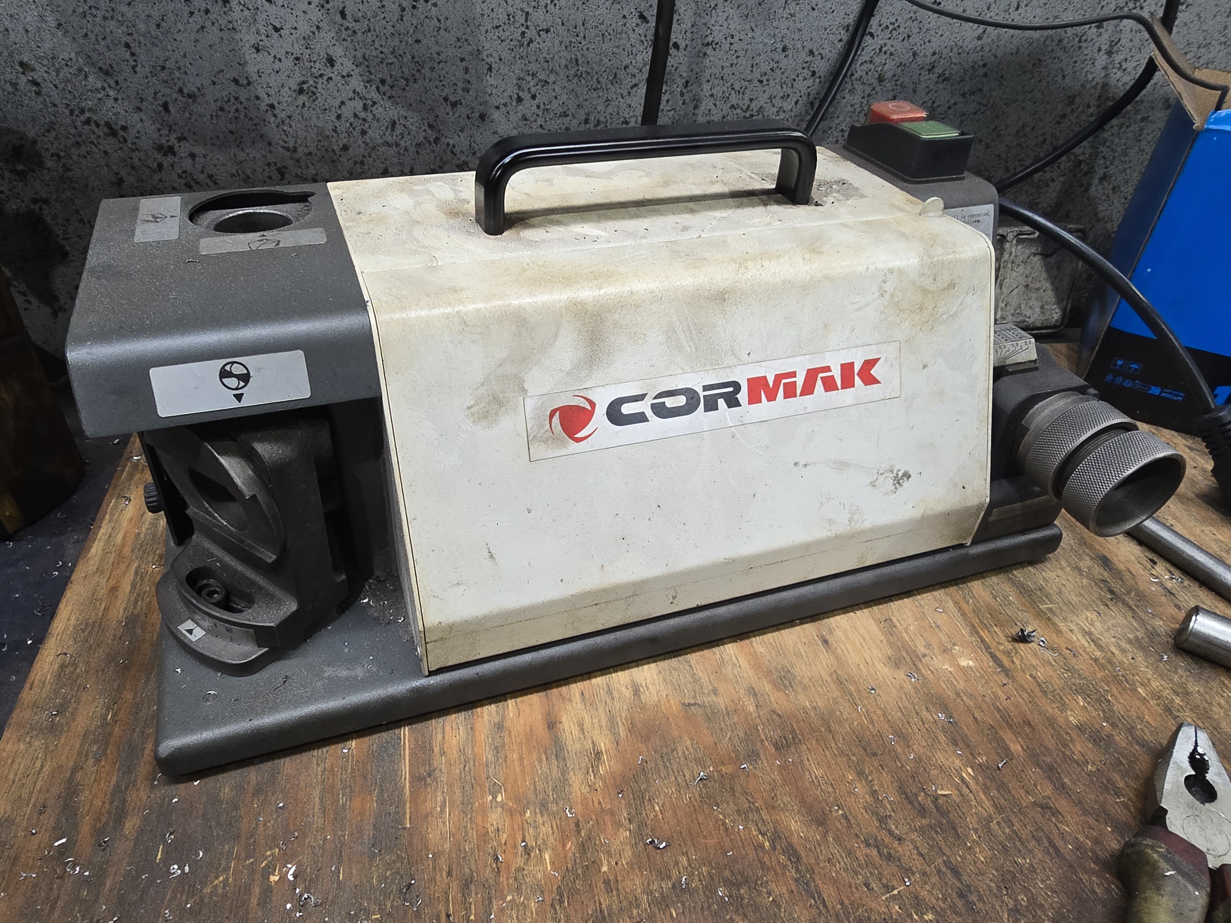 Machine de perçage et d’insertion de tourillons CORMAK DG20