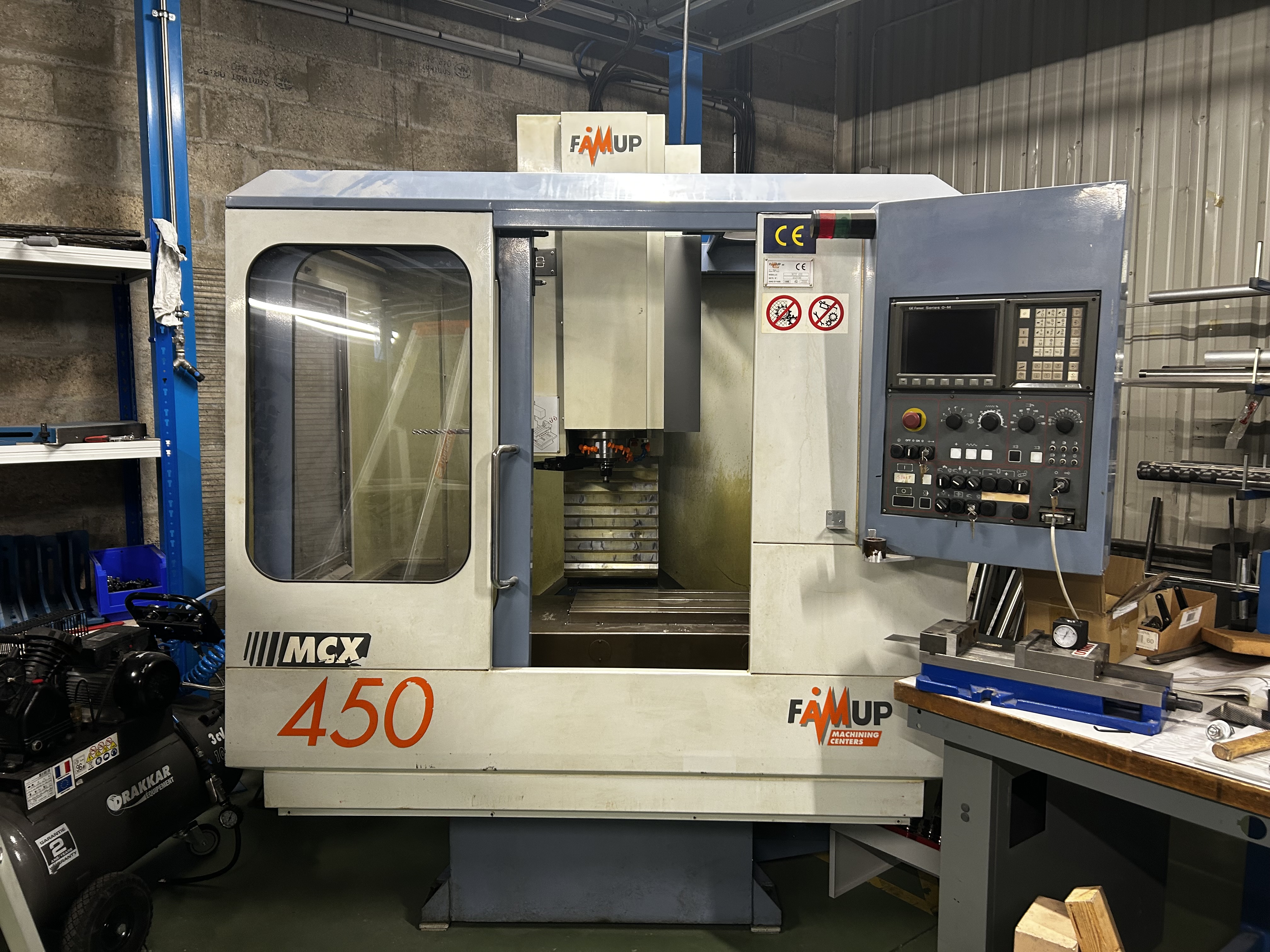 Centre d'usinage vertical Famup MCX 450 d'occasion