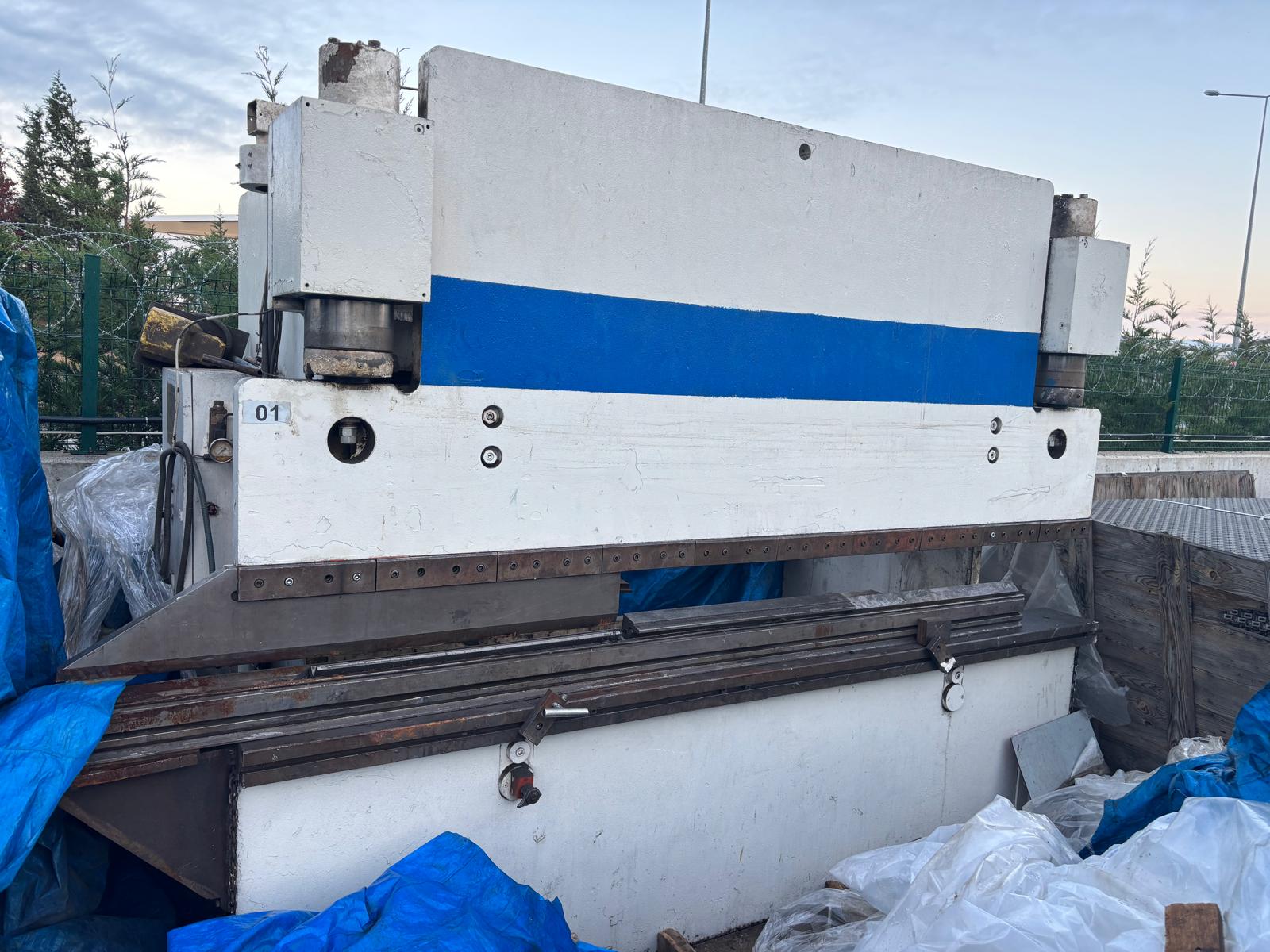 Presse plieuse BAYKAL APH 3110x180