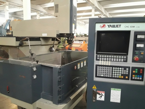 Machine d'électro-érosion par enfonçage YAWJET M 75B d'occasion