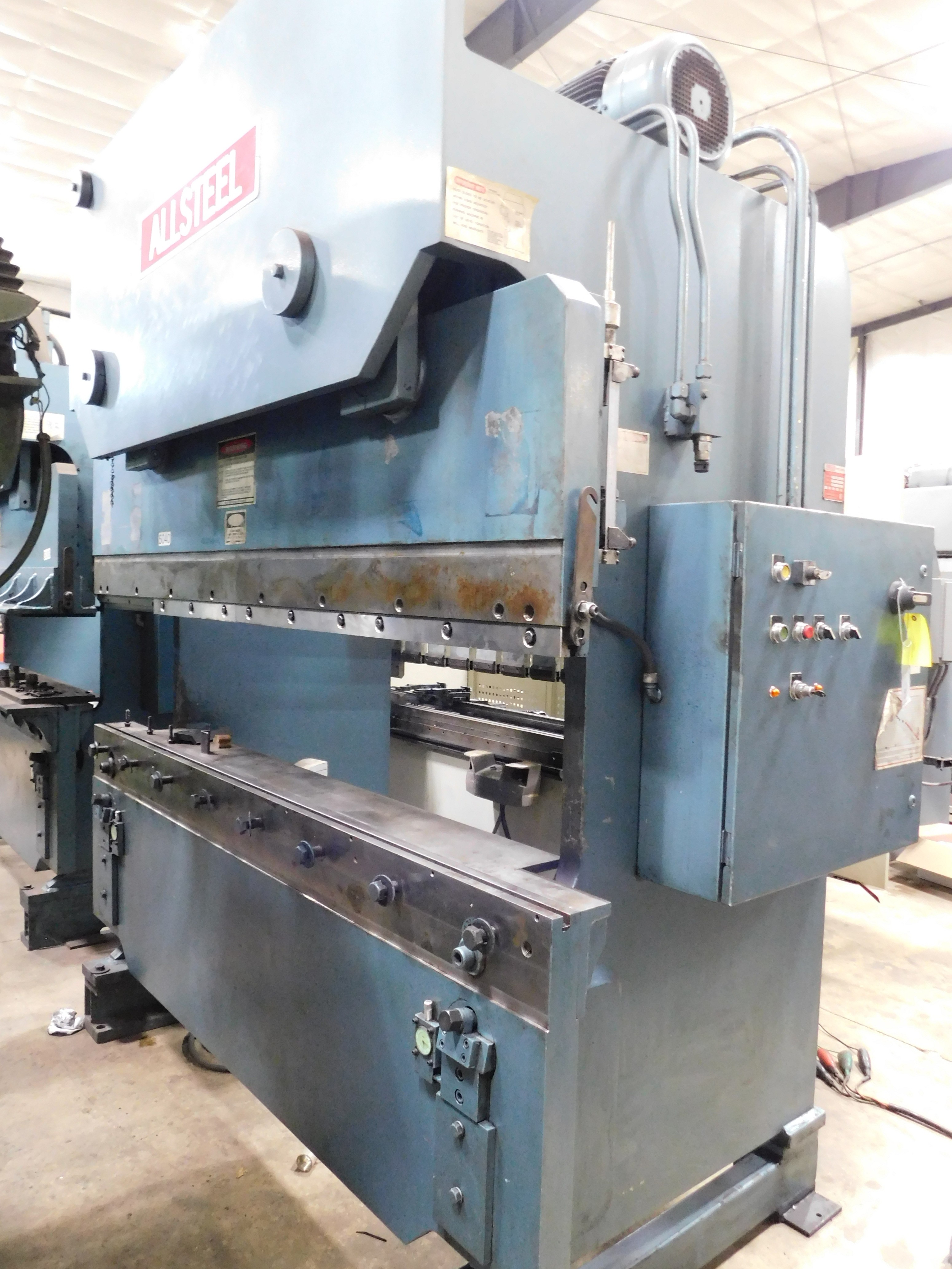2004 Allsteel 135T-8 Presse plieuse hydraulique 8' x 135 tonnes