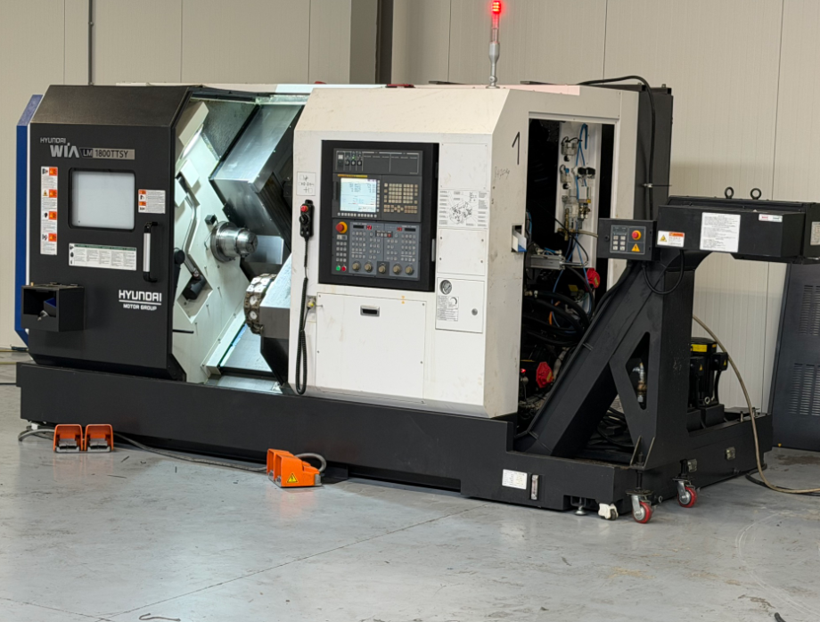 Tour motorisé cnc Hyundai LM1800TTSY d'occasion