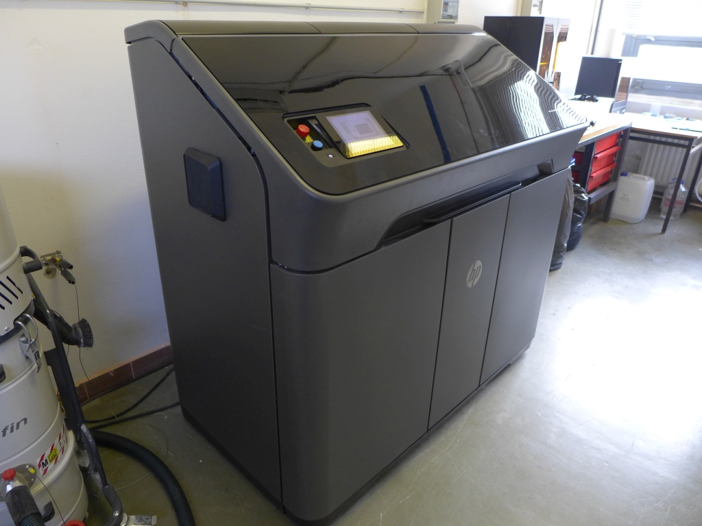2019 HP Inc. HP 580 Multijet Imprimante 3D