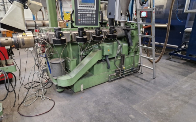 Extrudeuse monovis CINCINNATI PROTON 60-30G