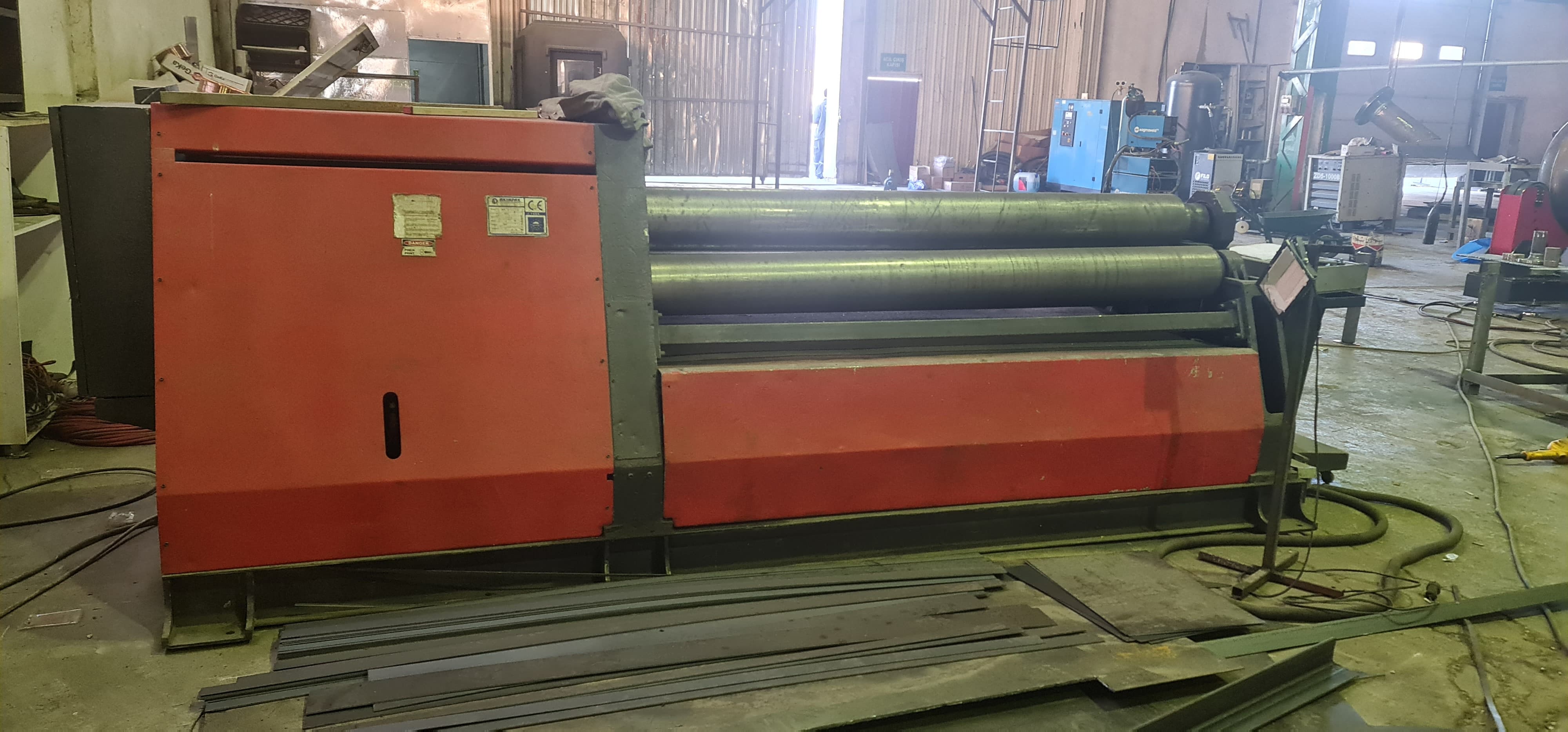 Rouleuse à 4 rouleaux Akyapak AHS 8/10x2100 Bonne affaire