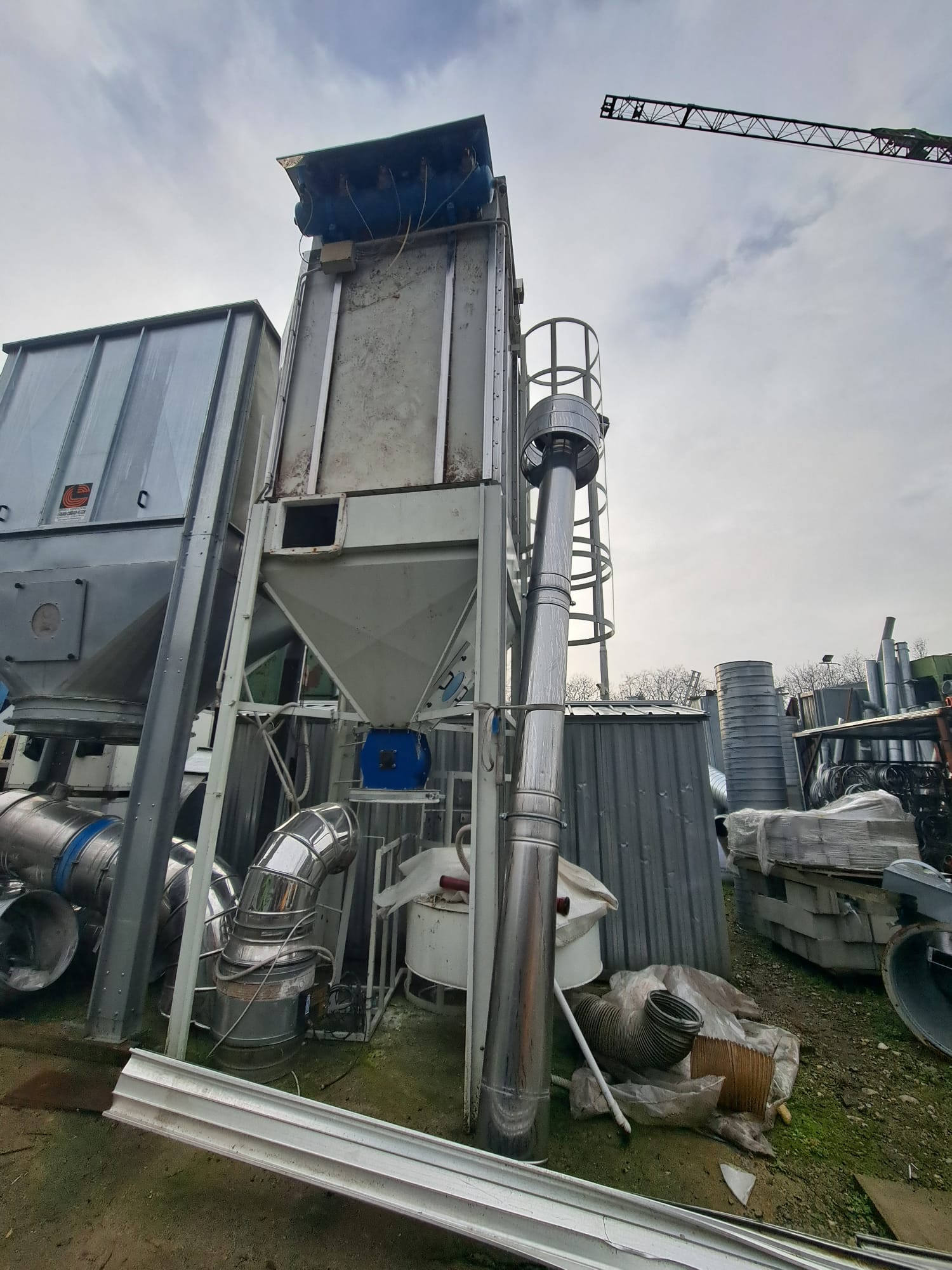 No. 1 Filtre à manches semi-neuf, fabricant Ventilazione Mapelli, année de construction 2015, complet avec ventilateur Kw 11