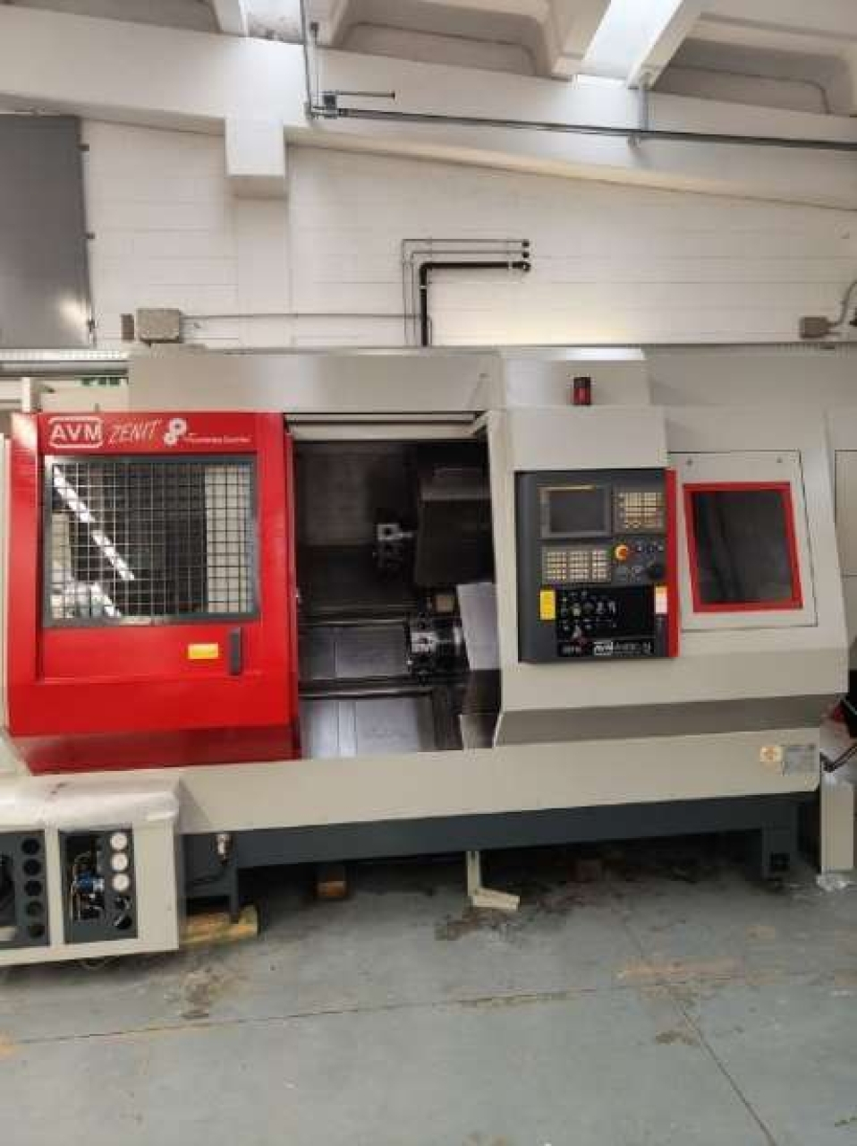 Tour CNC avec ravitailleur de barres AVM ANGELINI Zenit d'occasion