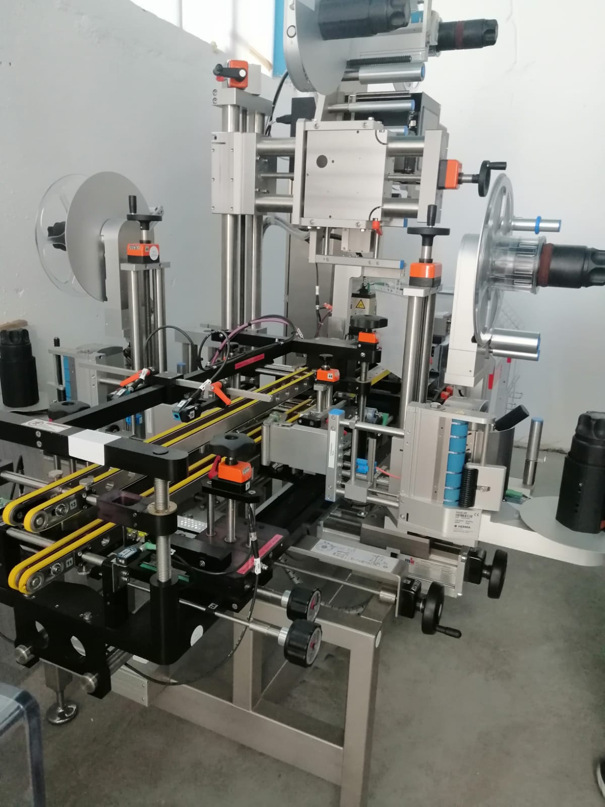 Etiqueteuse HERMA H400