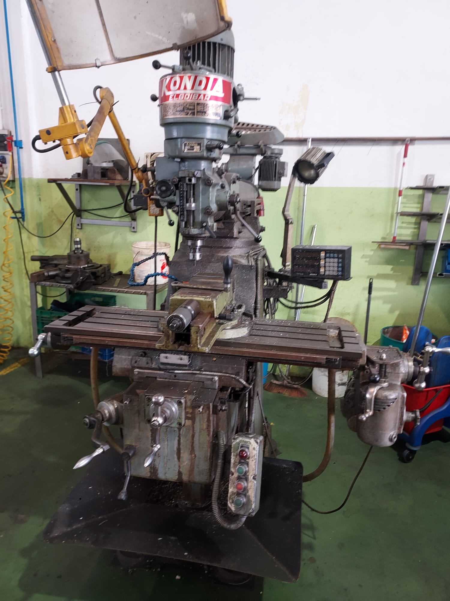 Fraiseuse universelle KONDIA FV 1