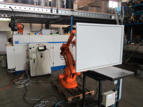 IRB 1400 S4C + M2000 et ABB Robotics IRB 1400 S4C + M2000 avec table tournante et Fronius TPS 3200 ainsi que nettoyeur de brûleur Fronius