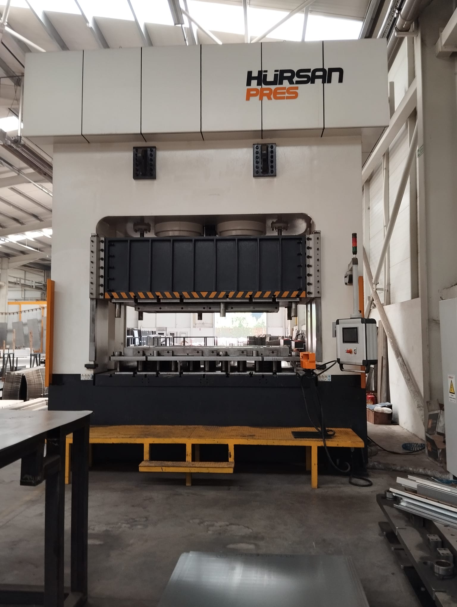 Presse hydraulique Hursan DCP 77/750
